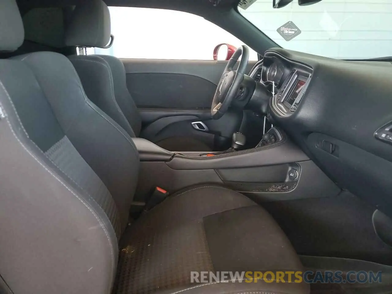 10 Photograph of a damaged car 2C3CDZBTXKH583144 DODGE CHALLENGER 2019