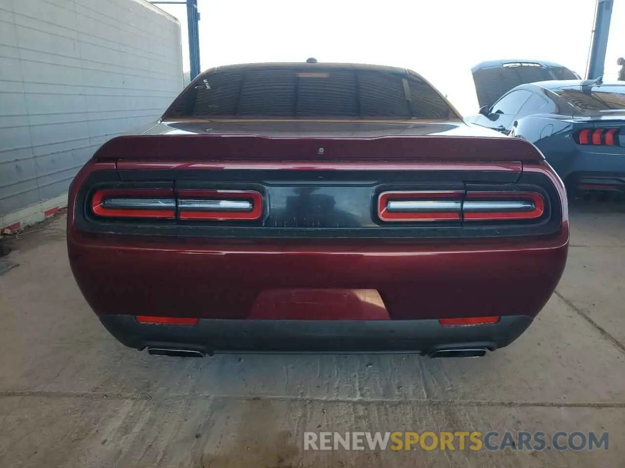 6 Photograph of a damaged car 2C3CDZBTXKH583144 DODGE CHALLENGER 2019