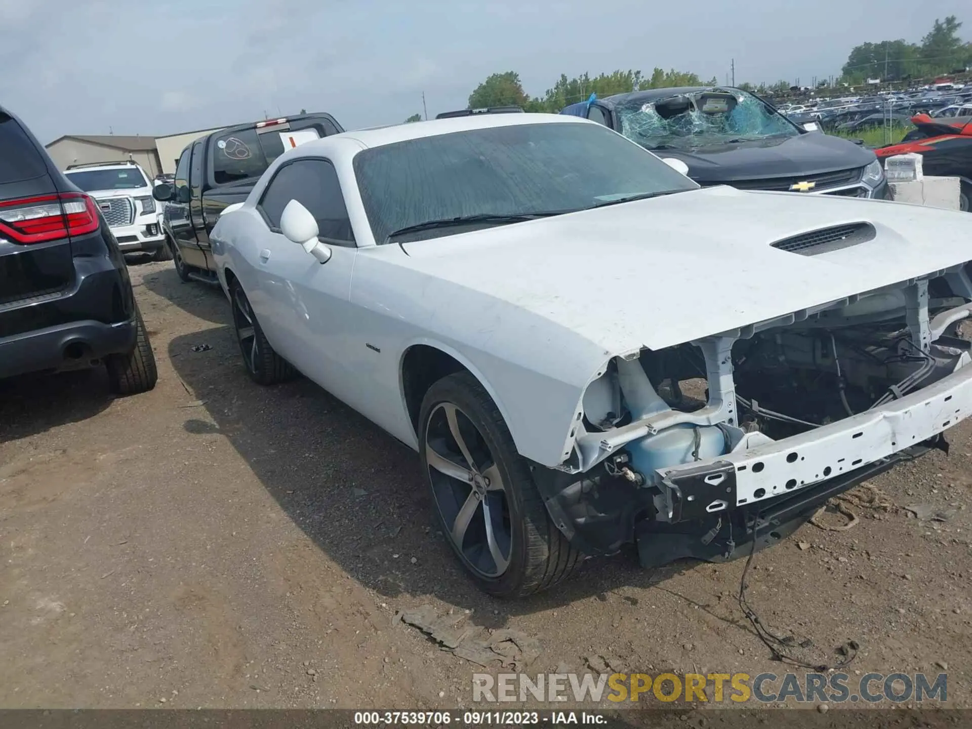 1 Photograph of a damaged car 2C3CDZBTXKH641401 DODGE CHALLENGER 2019