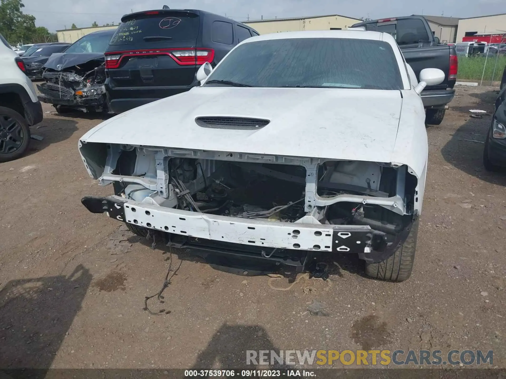 11 Photograph of a damaged car 2C3CDZBTXKH641401 DODGE CHALLENGER 2019