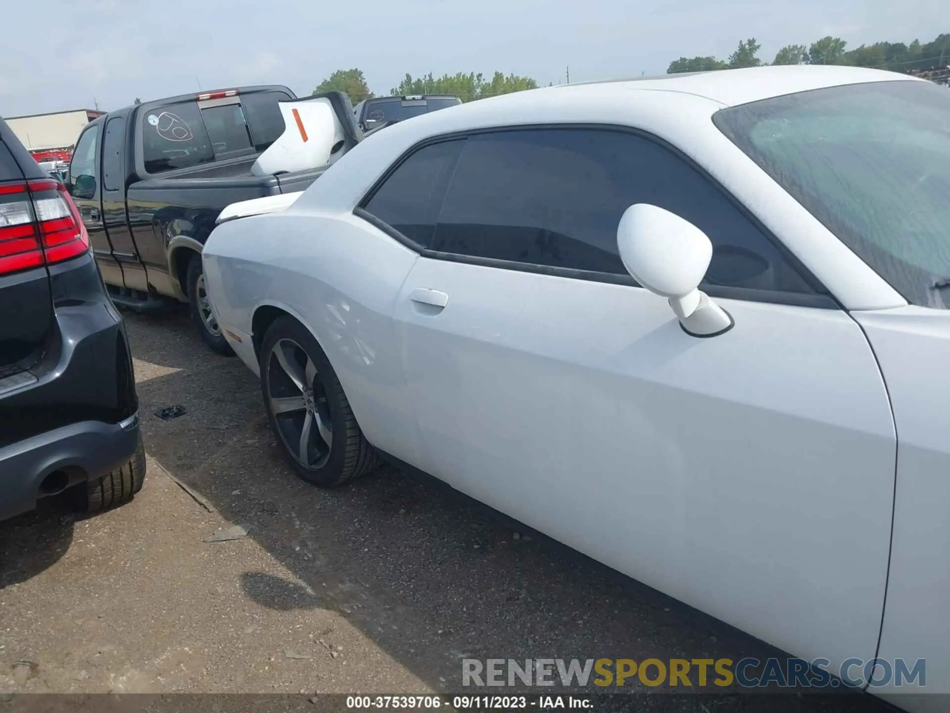12 Photograph of a damaged car 2C3CDZBTXKH641401 DODGE CHALLENGER 2019