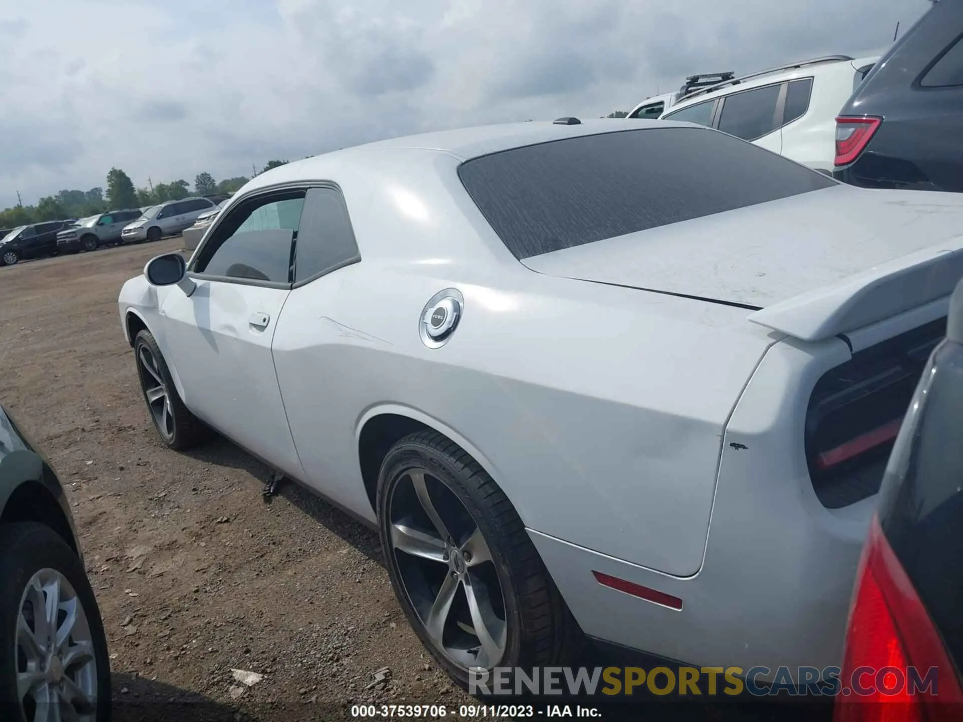 3 Photograph of a damaged car 2C3CDZBTXKH641401 DODGE CHALLENGER 2019