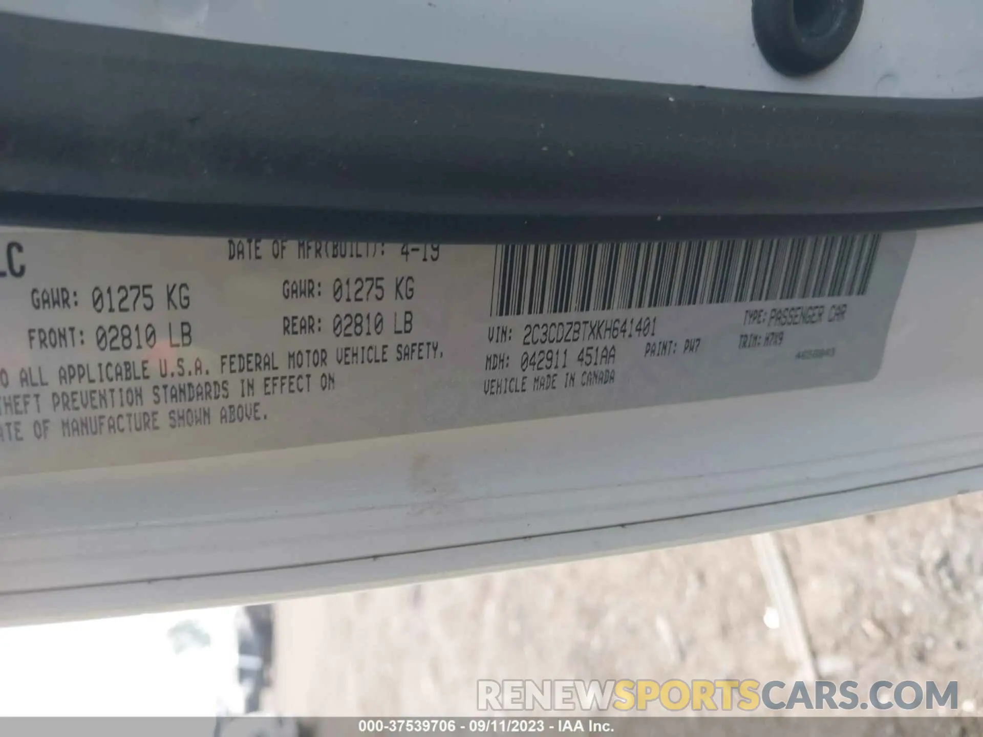 9 Photograph of a damaged car 2C3CDZBTXKH641401 DODGE CHALLENGER 2019