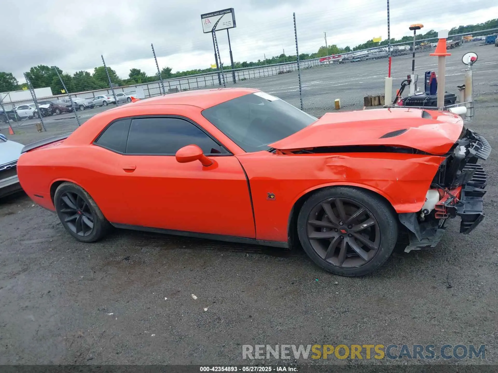 14 Photograph of a damaged car 2C3CDZFJ2KH586810 DODGE CHALLENGER 2019