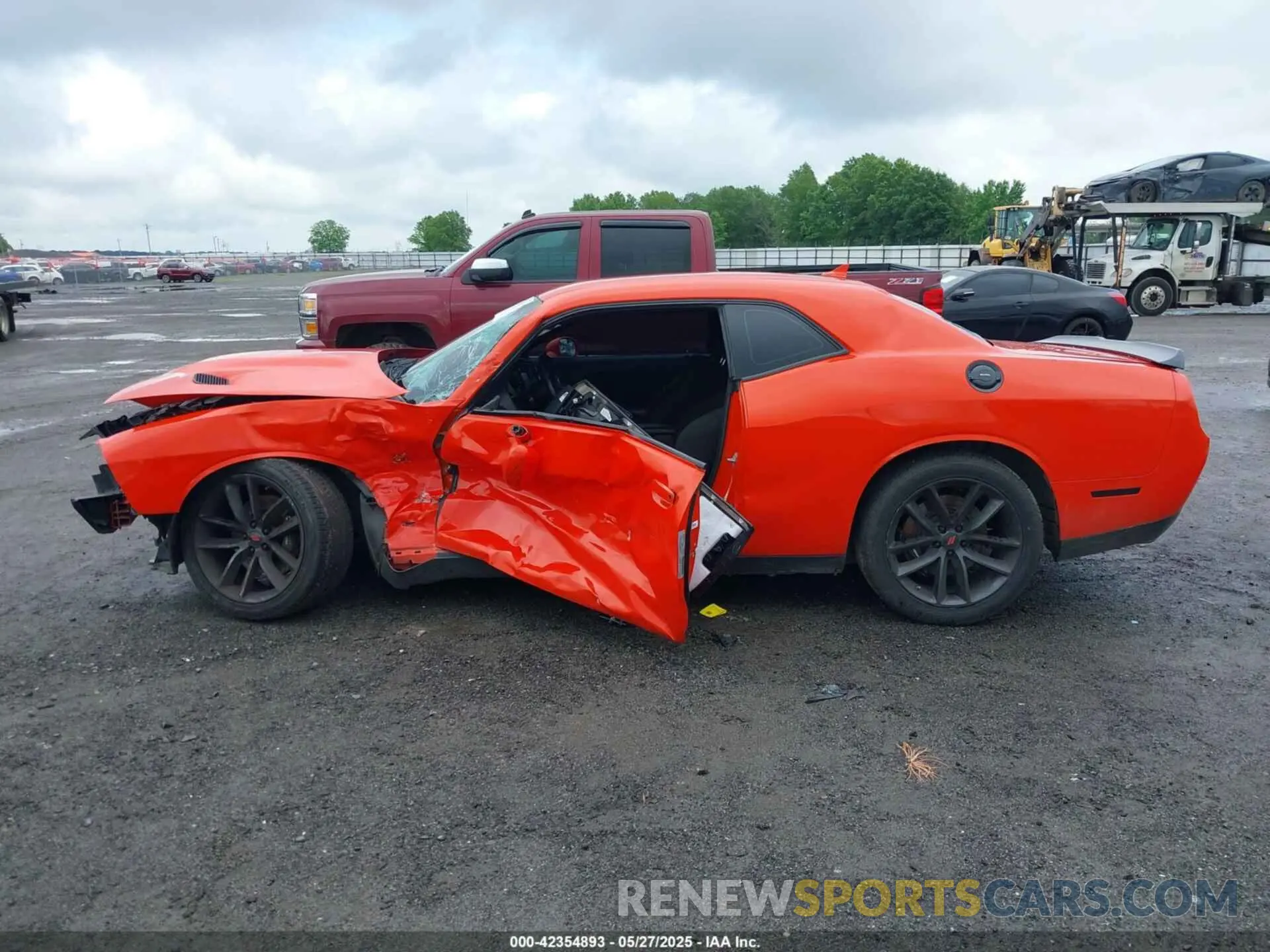 15 Photograph of a damaged car 2C3CDZFJ2KH586810 DODGE CHALLENGER 2019