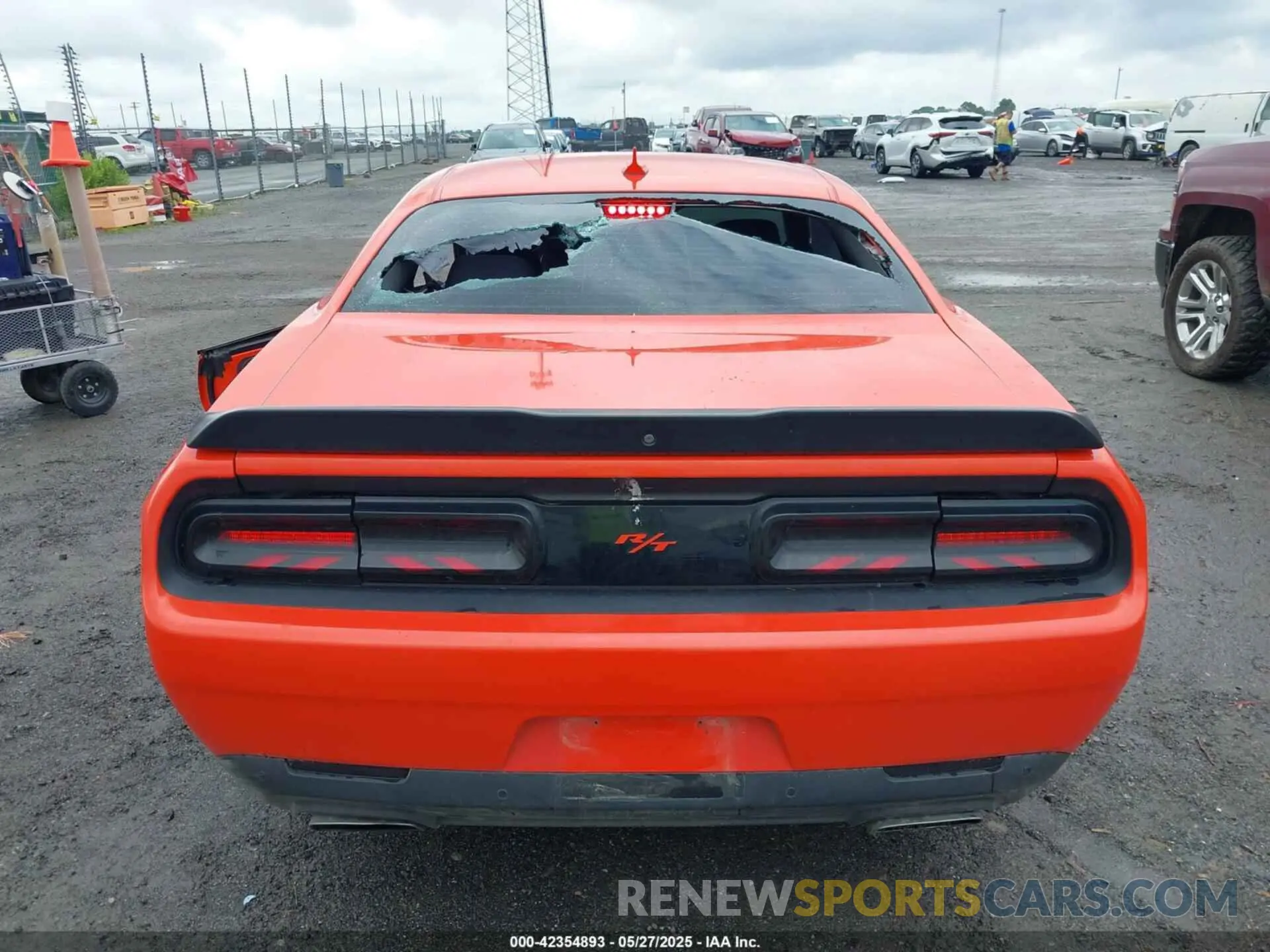 17 Photograph of a damaged car 2C3CDZFJ2KH586810 DODGE CHALLENGER 2019