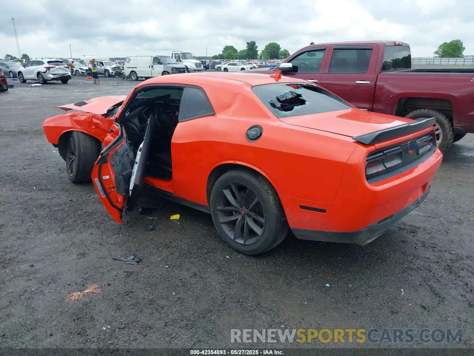 3 Photograph of a damaged car 2C3CDZFJ2KH586810 DODGE CHALLENGER 2019