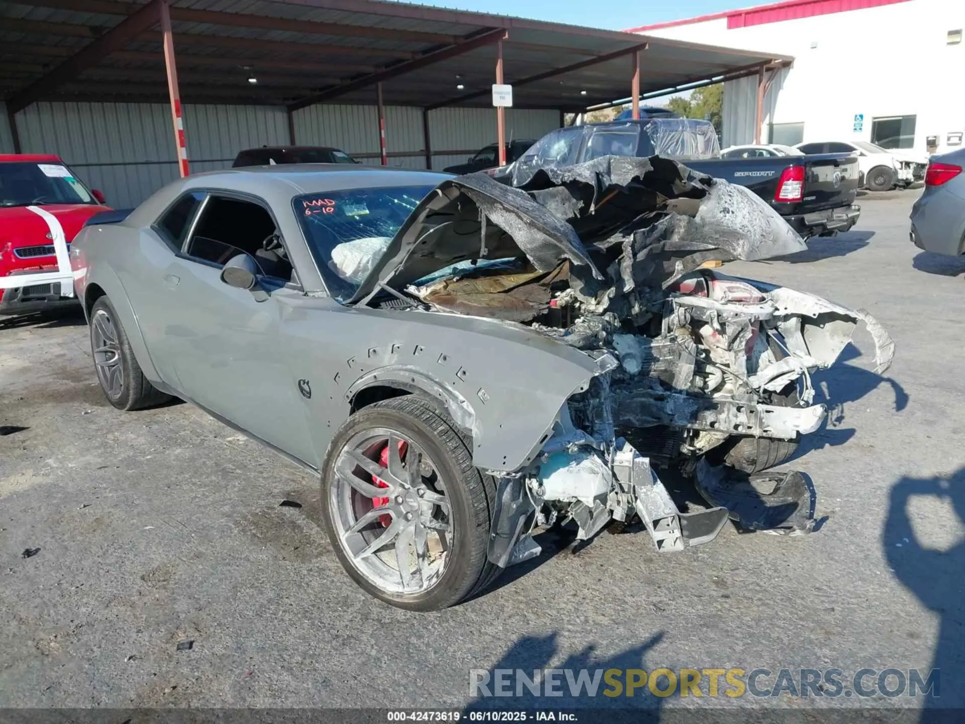 1 Photograph of a damaged car 2C3CDZFJ2KH716620 DODGE CHALLENGER 2019