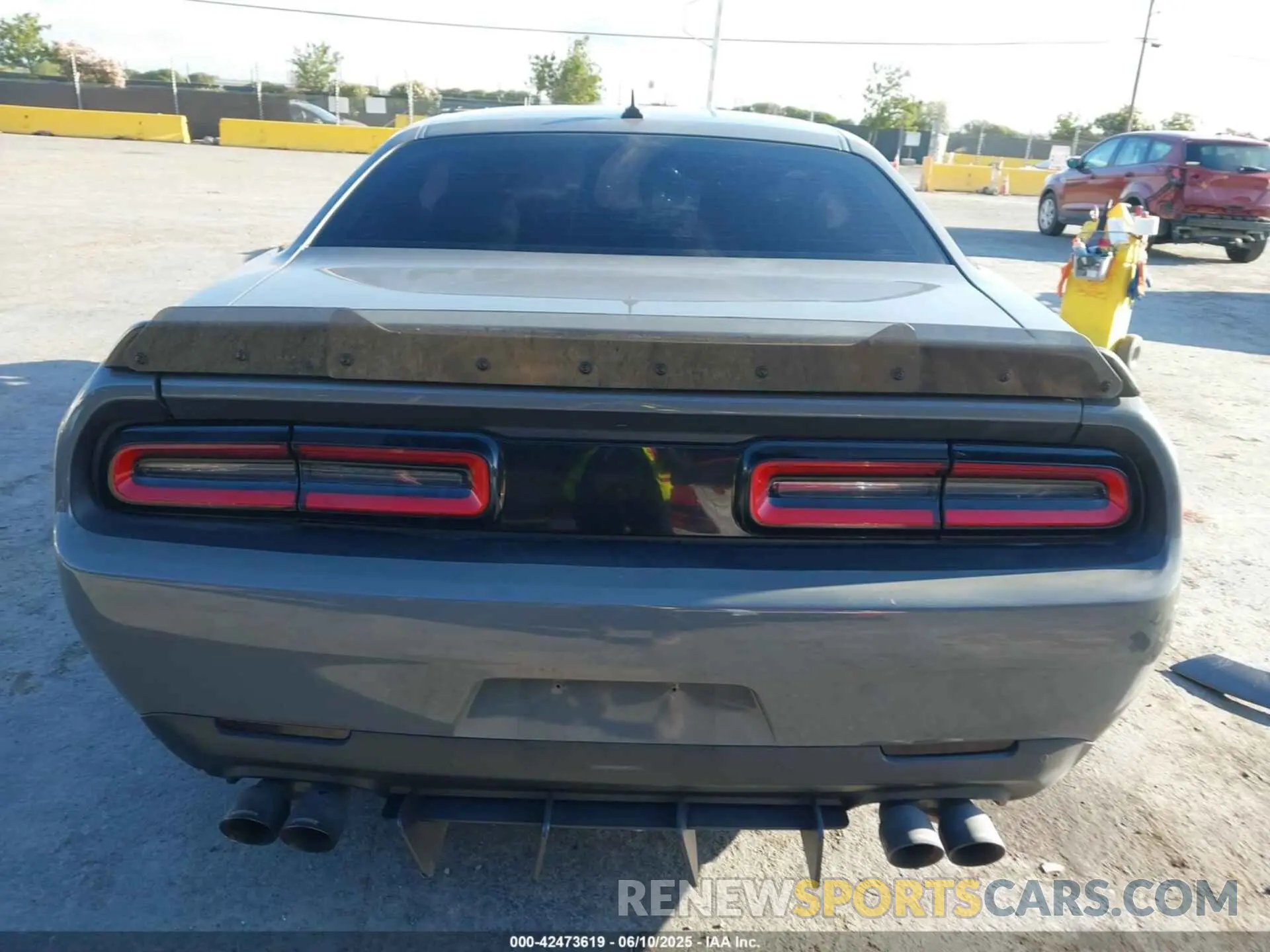 16 Photograph of a damaged car 2C3CDZFJ2KH716620 DODGE CHALLENGER 2019