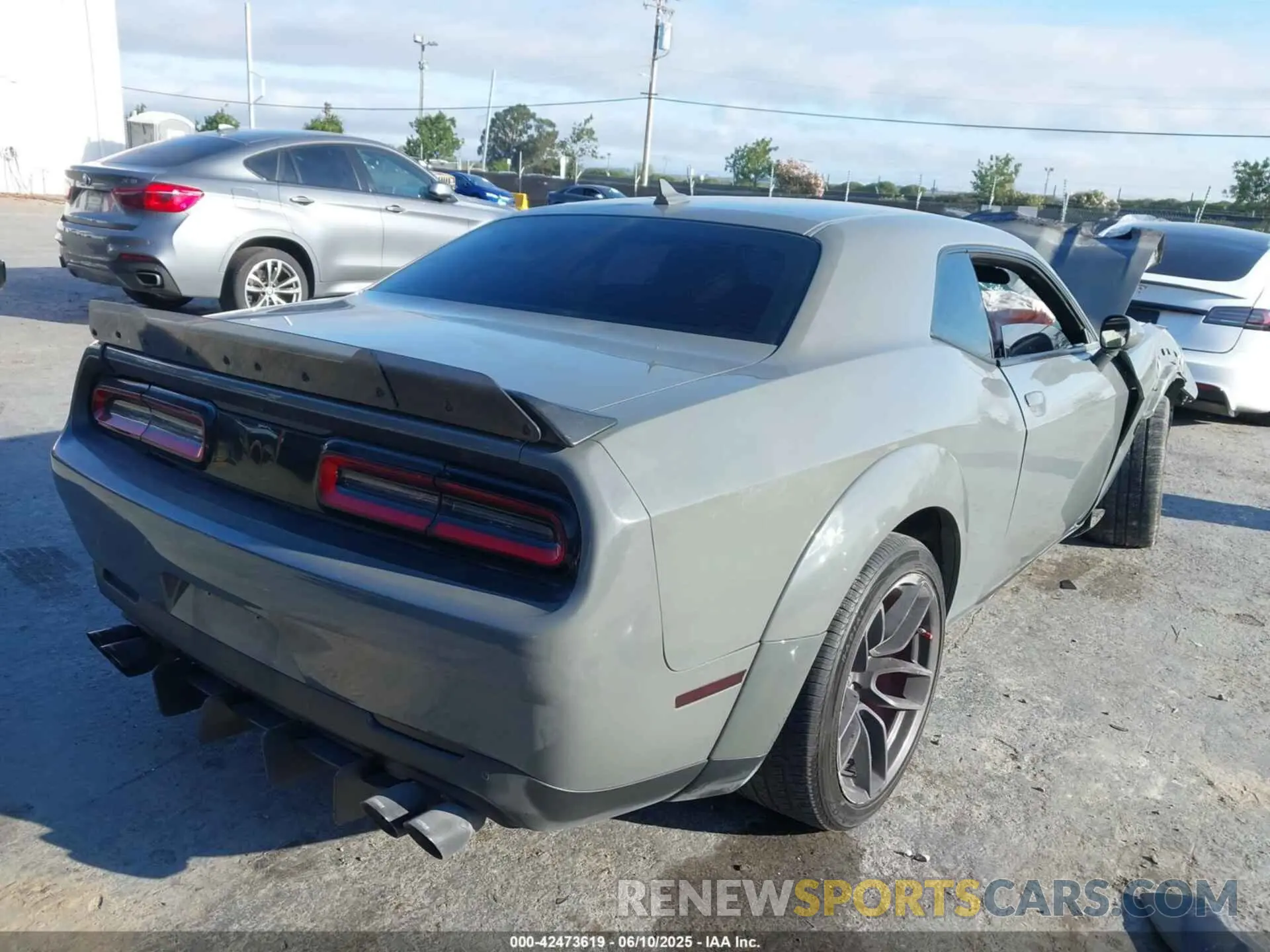 4 Photograph of a damaged car 2C3CDZFJ2KH716620 DODGE CHALLENGER 2019