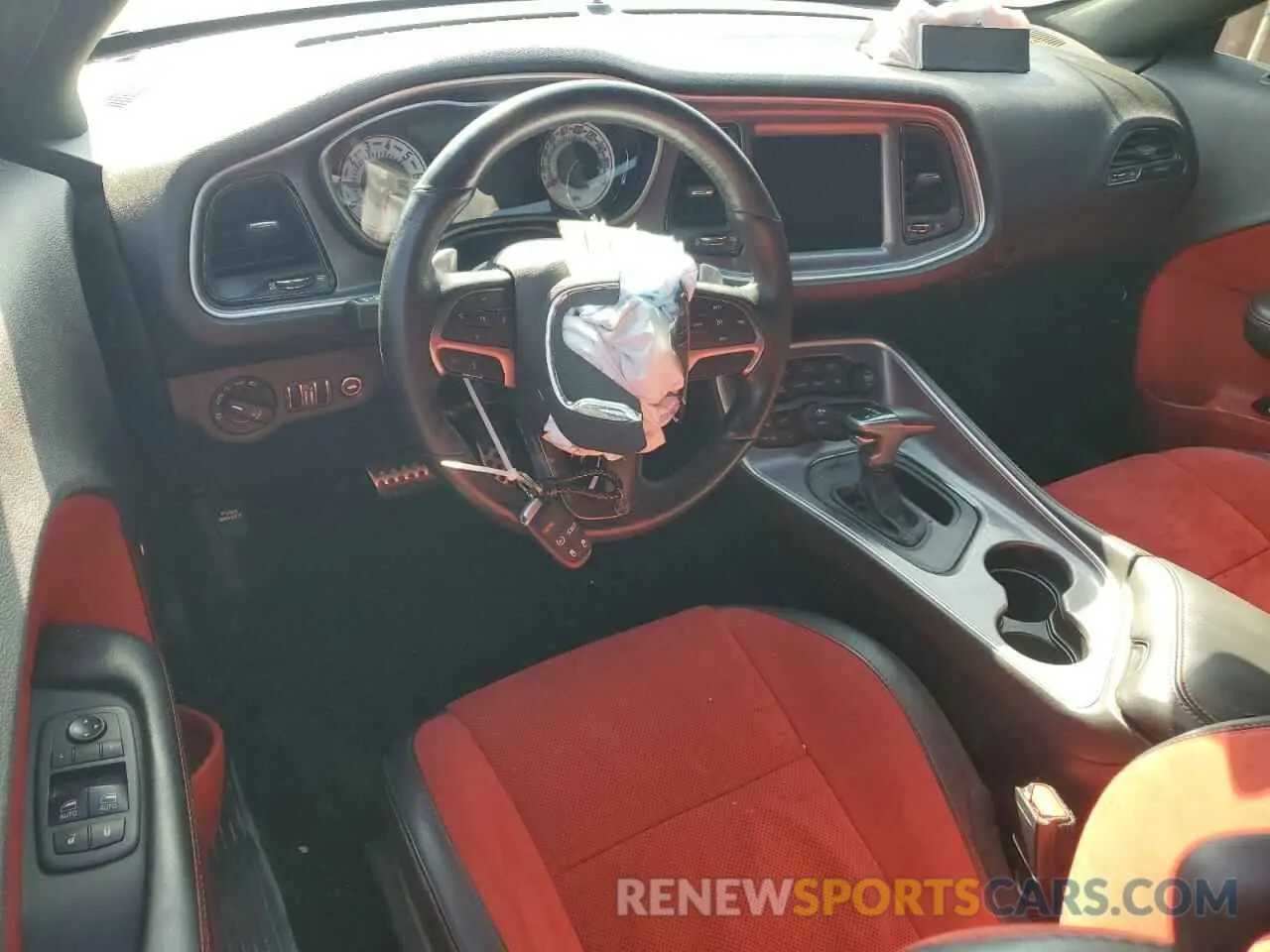 8 Photograph of a damaged car 2C3CDZFJ3KH662437 DODGE CHALLENGER 2019