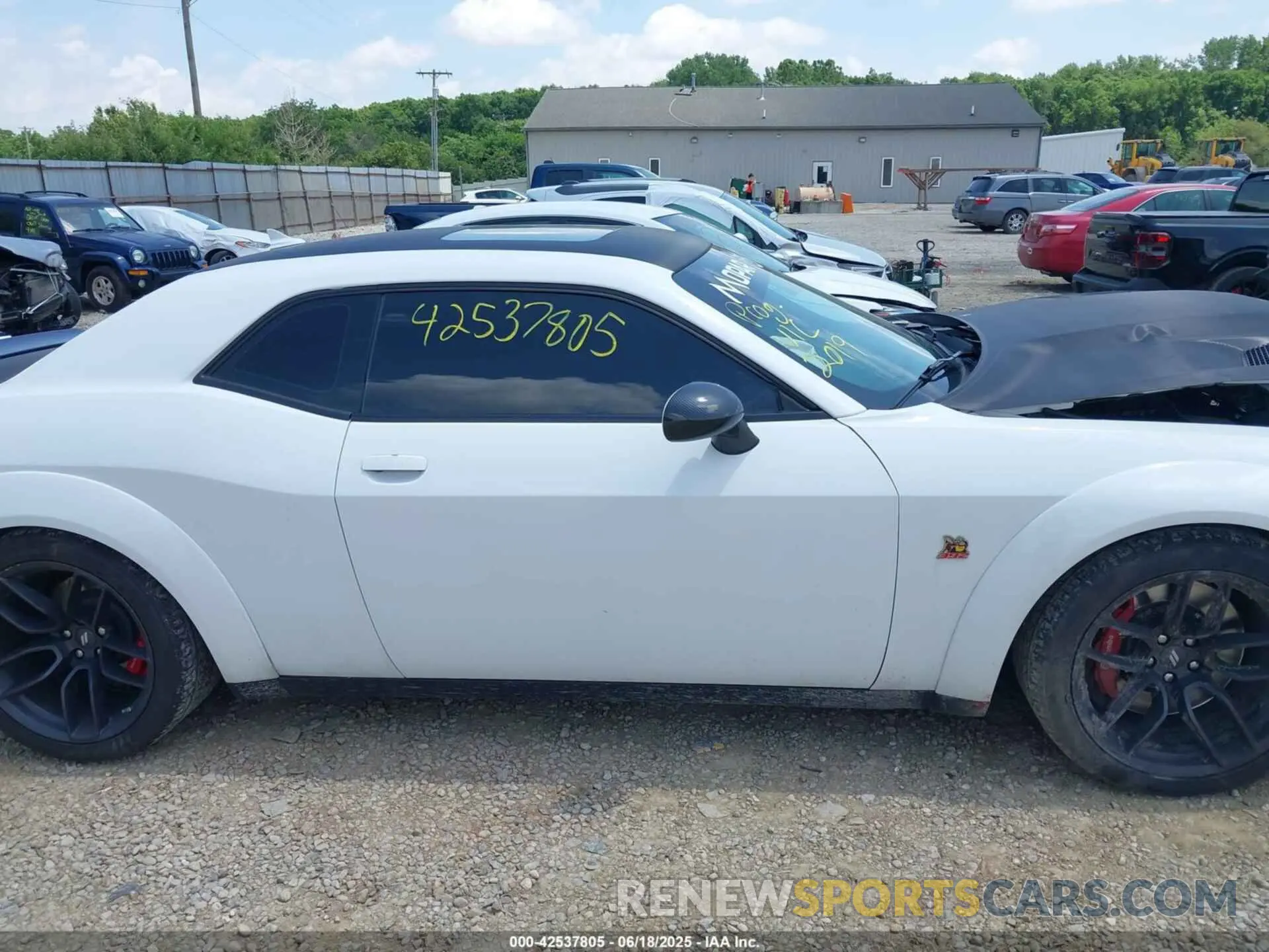 14 Photograph of a damaged car 2C3CDZFJ5KH529257 DODGE CHALLENGER 2019