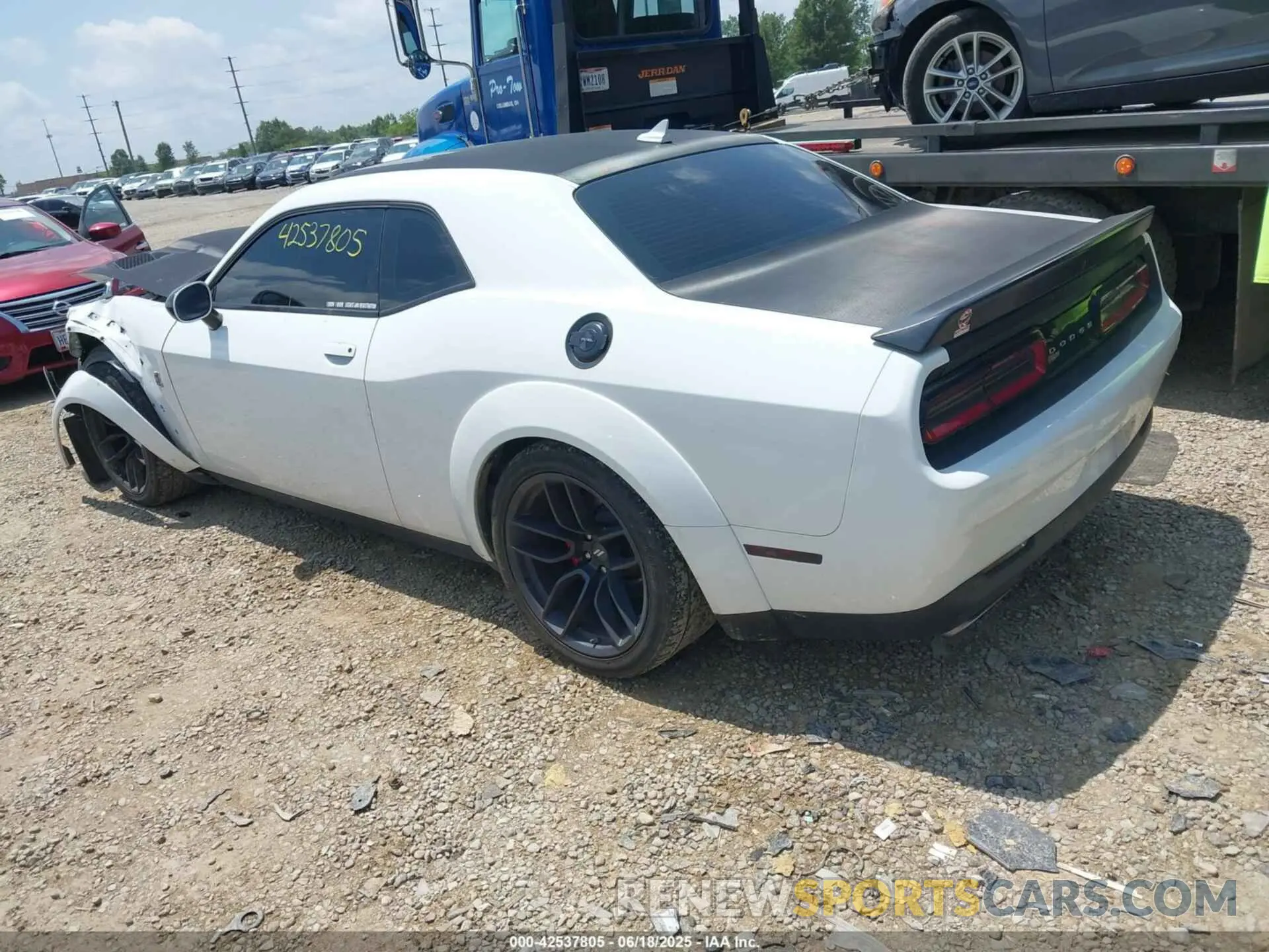 3 Photograph of a damaged car 2C3CDZFJ5KH529257 DODGE CHALLENGER 2019