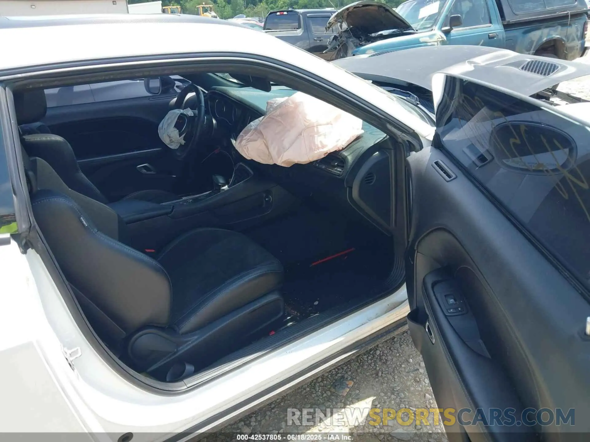 5 Photograph of a damaged car 2C3CDZFJ5KH529257 DODGE CHALLENGER 2019
