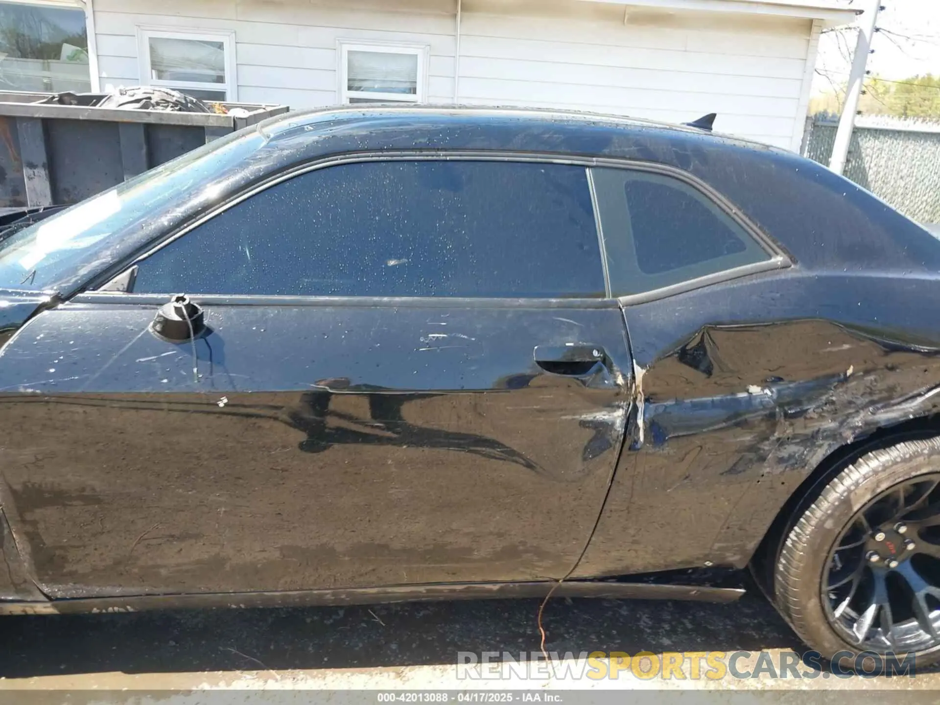 15 Photograph of a damaged car 2C3CDZFJXKH741068 DODGE CHALLENGER 2019