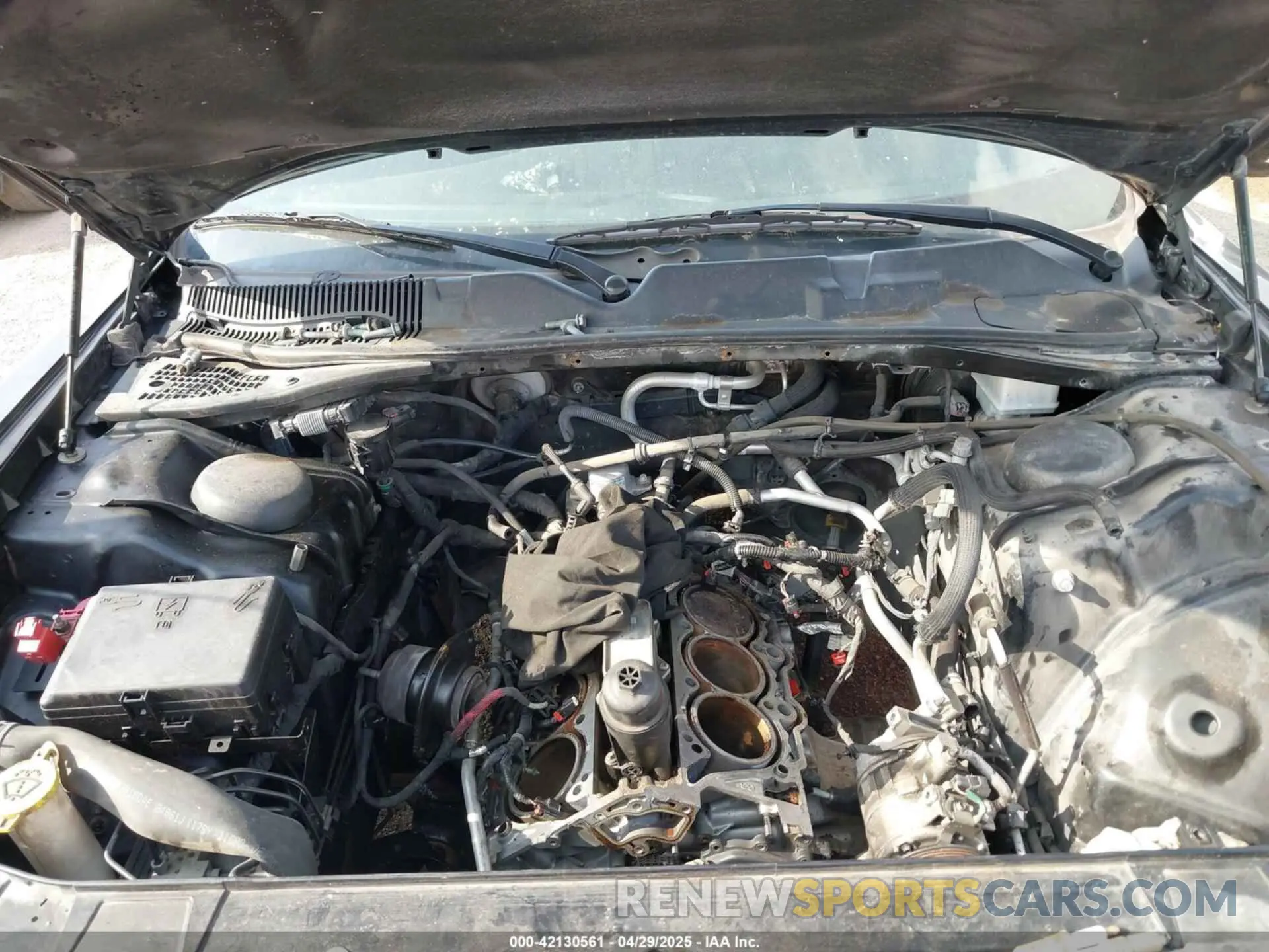 10 Photograph of a damaged car 2C3CDZGG6KH642945 DODGE CHALLENGER 2019