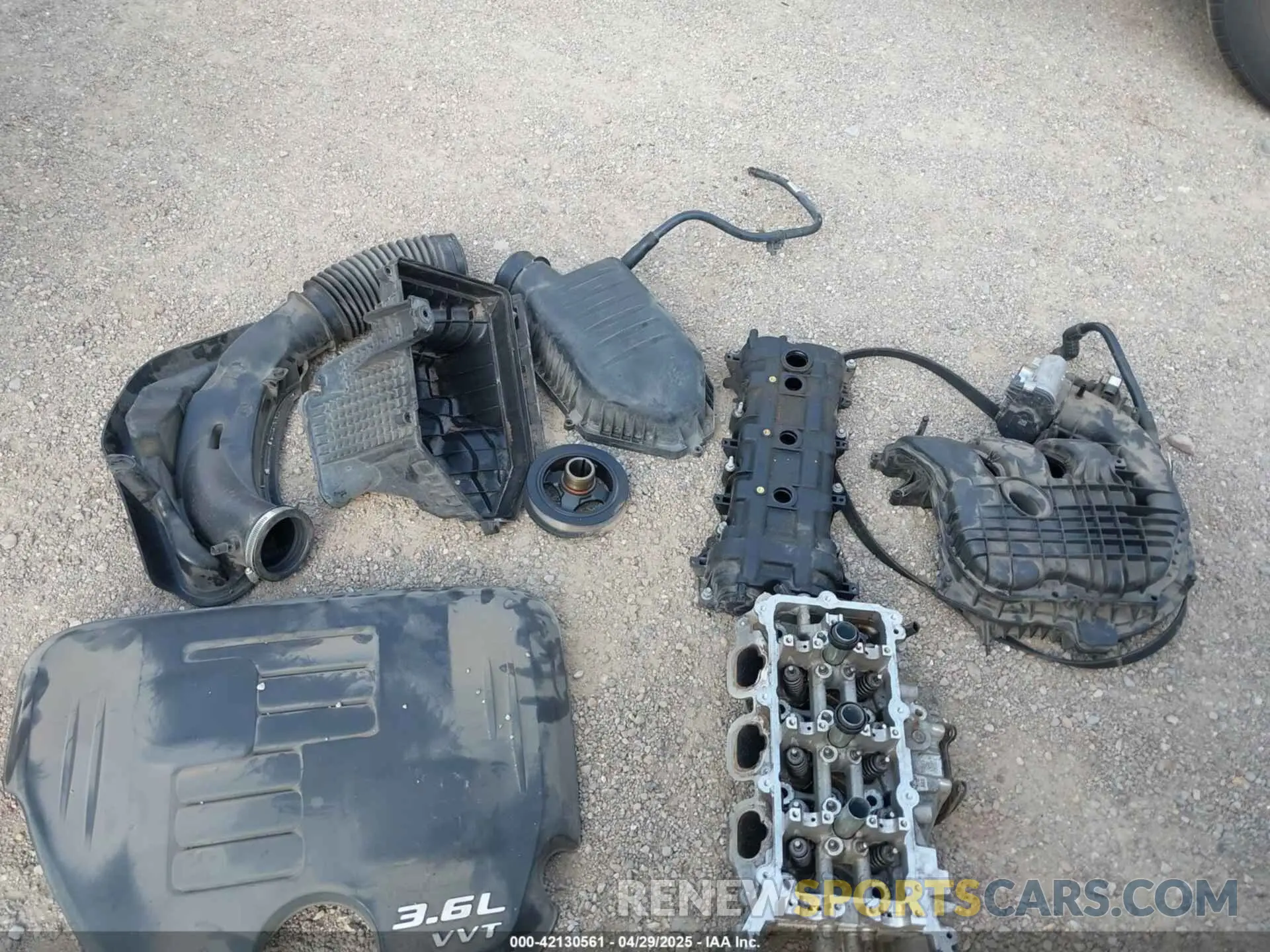 12 Photograph of a damaged car 2C3CDZGG6KH642945 DODGE CHALLENGER 2019