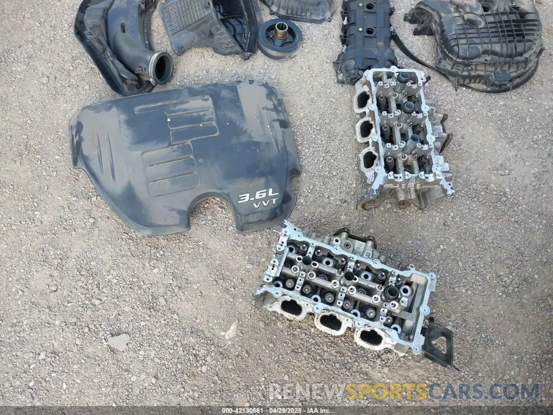 13 Photograph of a damaged car 2C3CDZGG6KH642945 DODGE CHALLENGER 2019