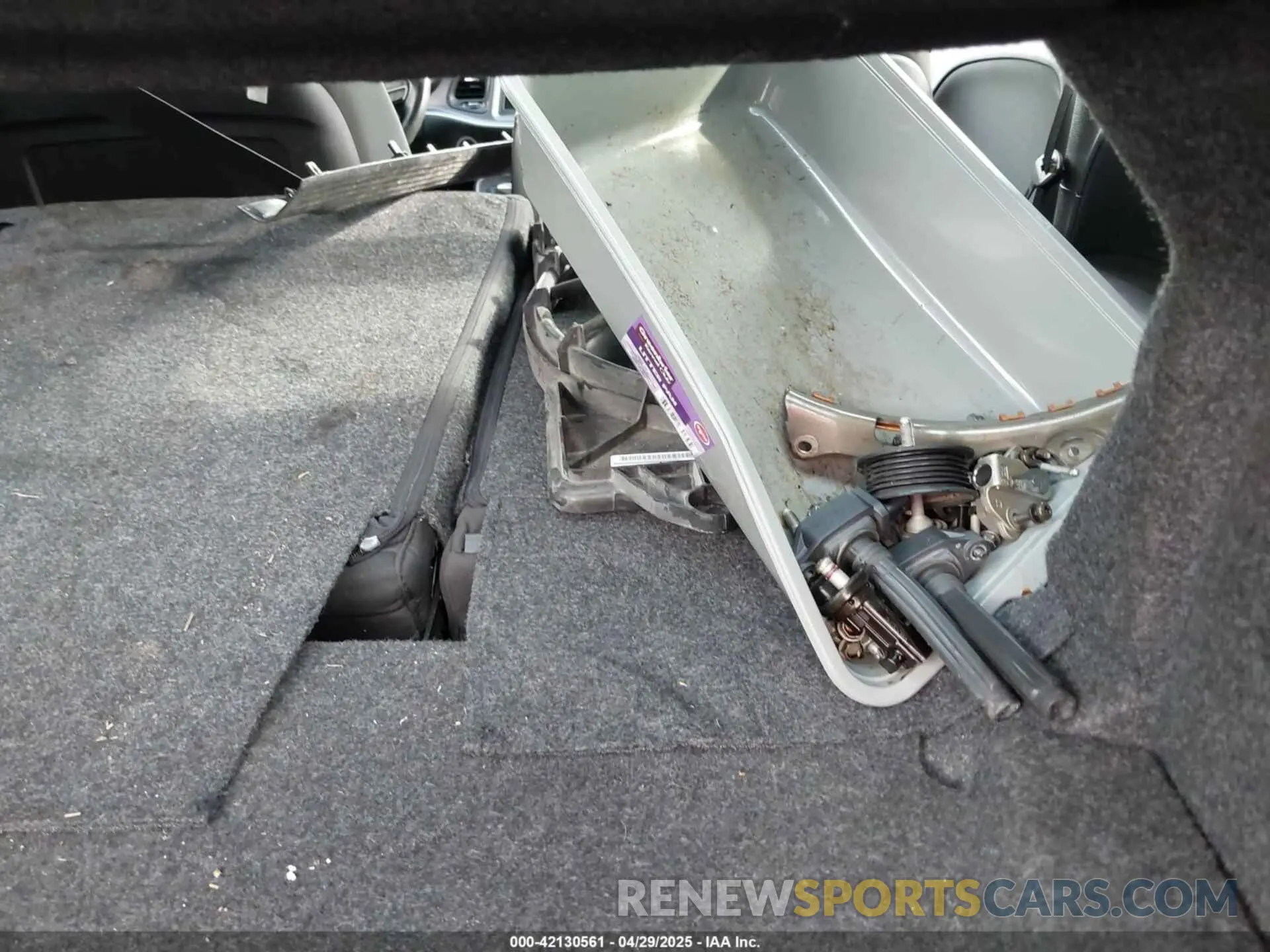 16 Photograph of a damaged car 2C3CDZGG6KH642945 DODGE CHALLENGER 2019