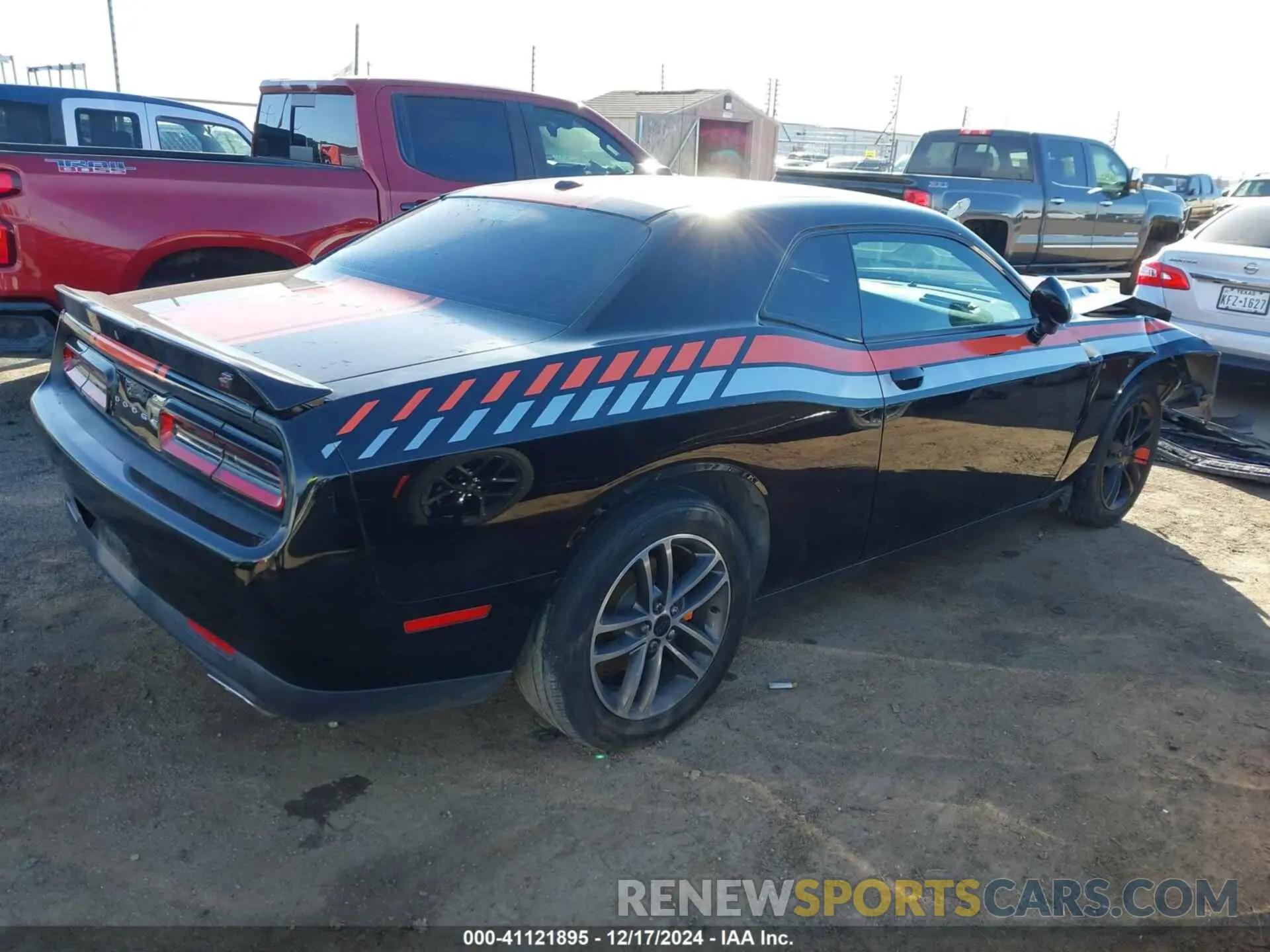 4 Photograph of a damaged car 2C3CDZGG8KH680595 DODGE CHALLENGER 2019