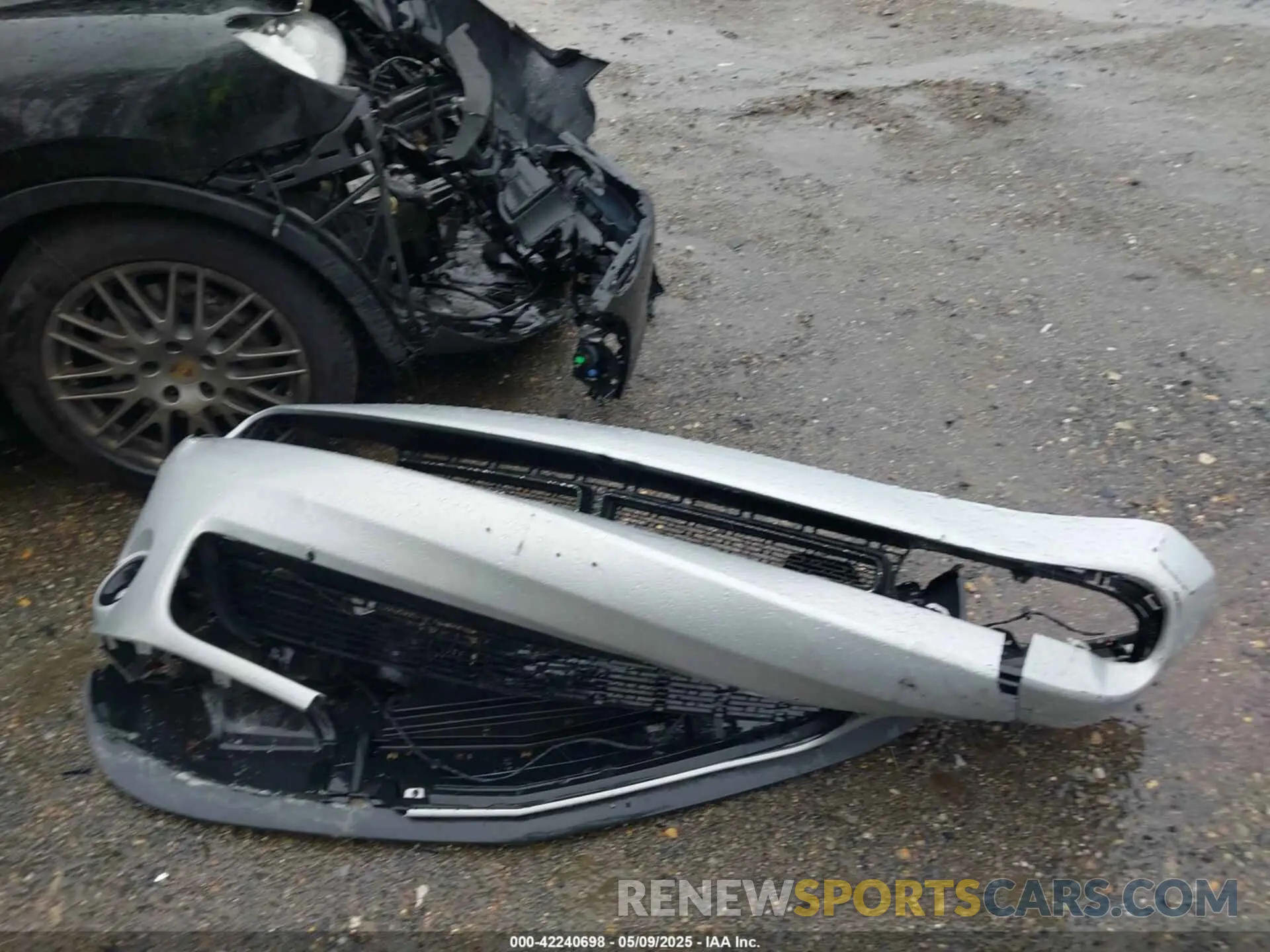 12 Photograph of a damaged car 2C3CDZGG9KH717332 DODGE CHALLENGER 2019
