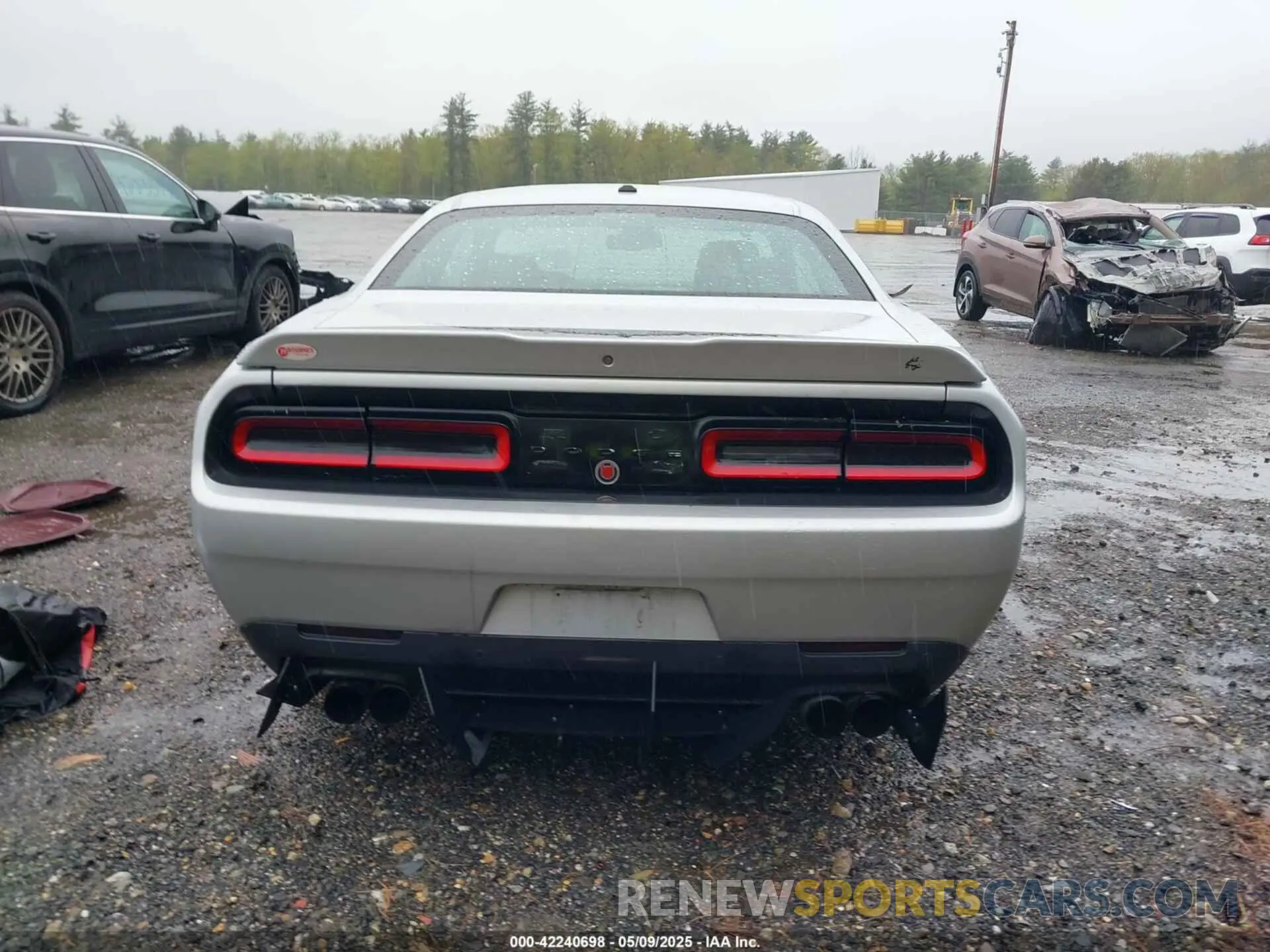 17 Photograph of a damaged car 2C3CDZGG9KH717332 DODGE CHALLENGER 2019