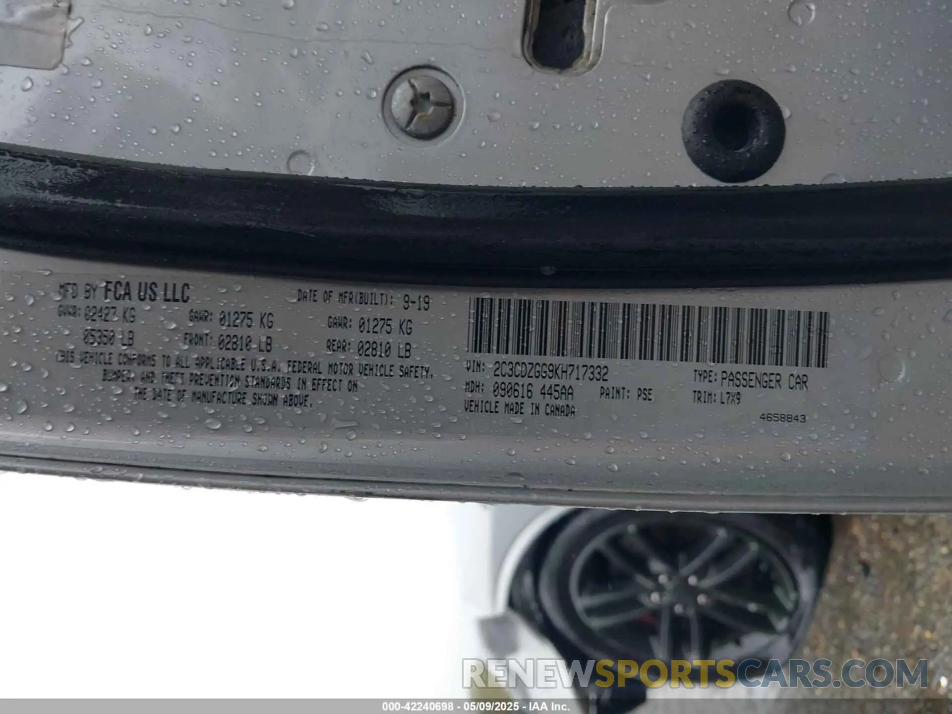 9 Photograph of a damaged car 2C3CDZGG9KH717332 DODGE CHALLENGER 2019