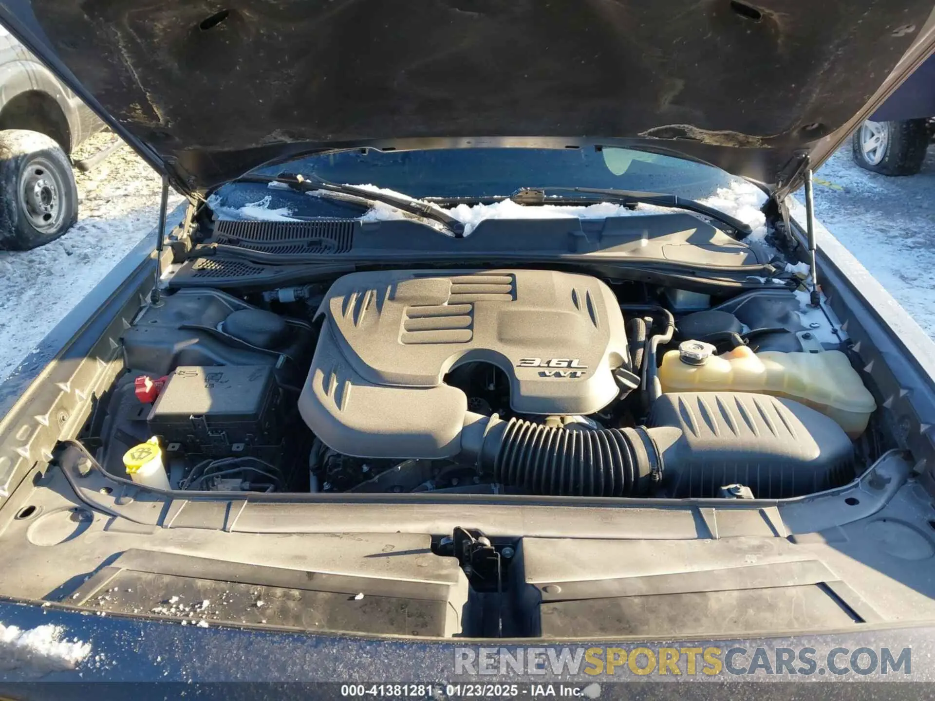 10 Photograph of a damaged car 2C3CDZGGXKH759895 DODGE CHALLENGER 2019