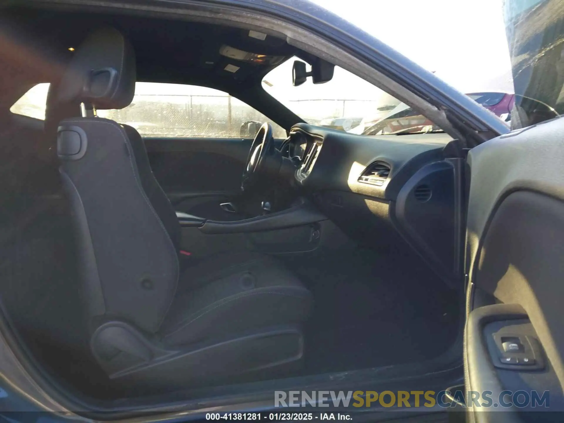 5 Photograph of a damaged car 2C3CDZGGXKH759895 DODGE CHALLENGER 2019