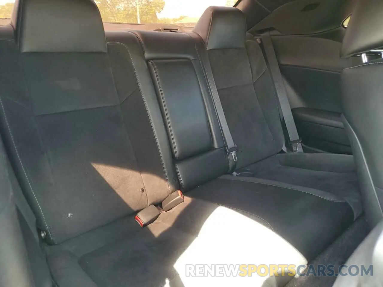 10 Photograph of a damaged car 2C3CDZJG2KH557643 DODGE CHALLENGER 2019