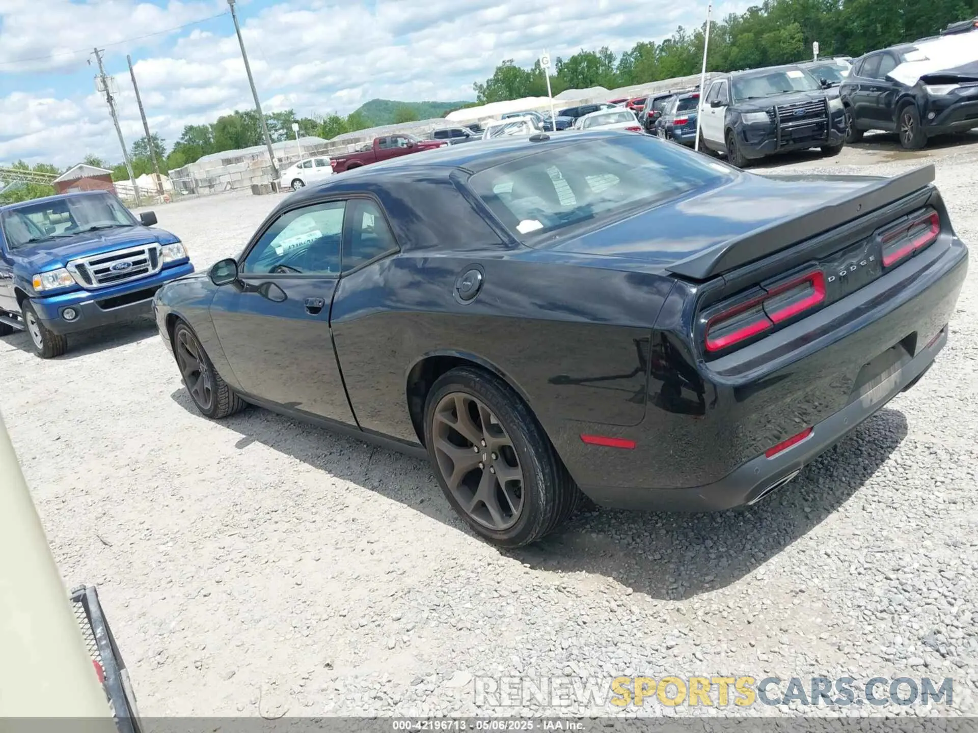 3 Photograph of a damaged car 2C3CDZJG7KH747793 DODGE CHALLENGER 2019