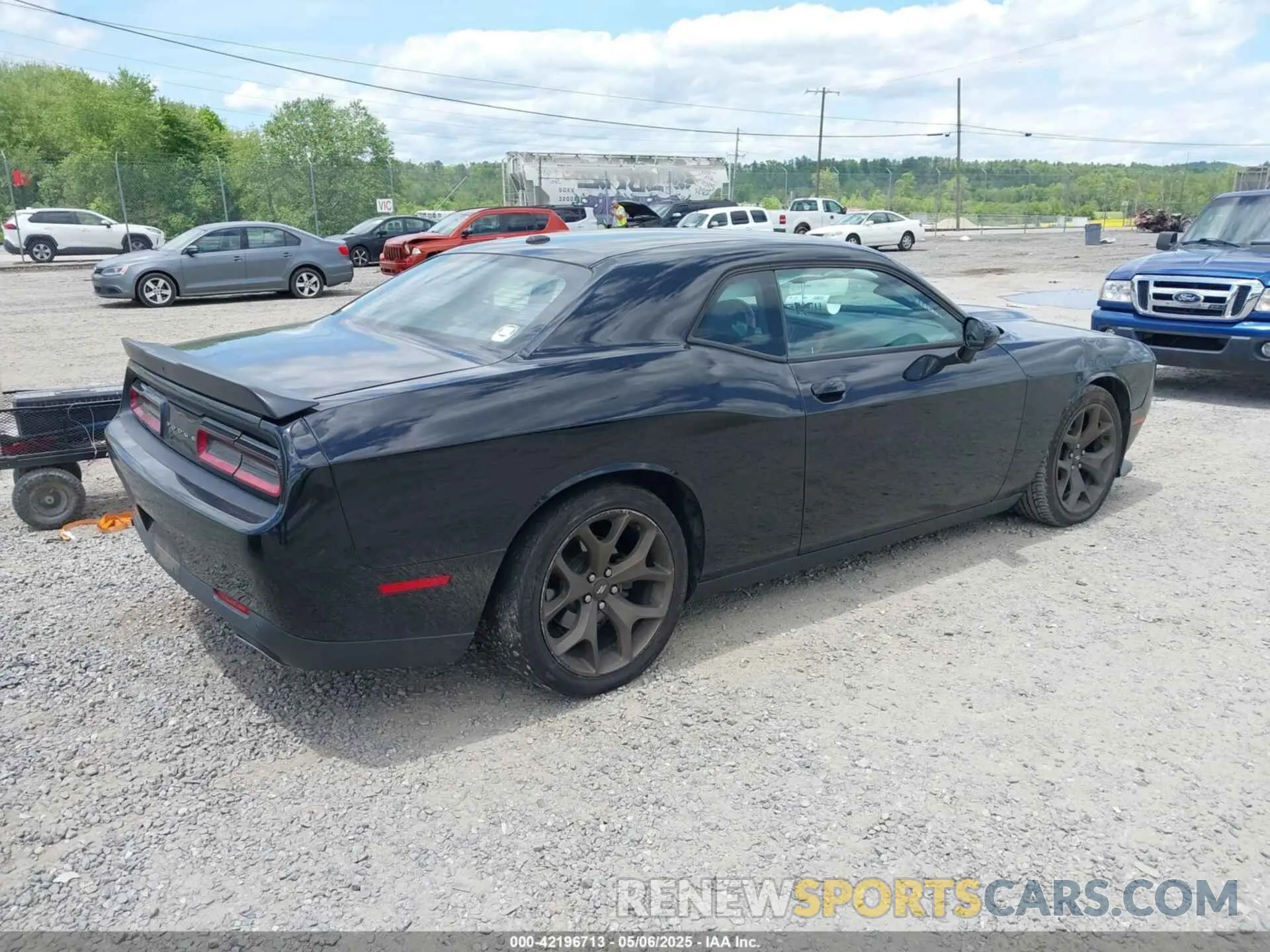 4 Photograph of a damaged car 2C3CDZJG7KH747793 DODGE CHALLENGER 2019