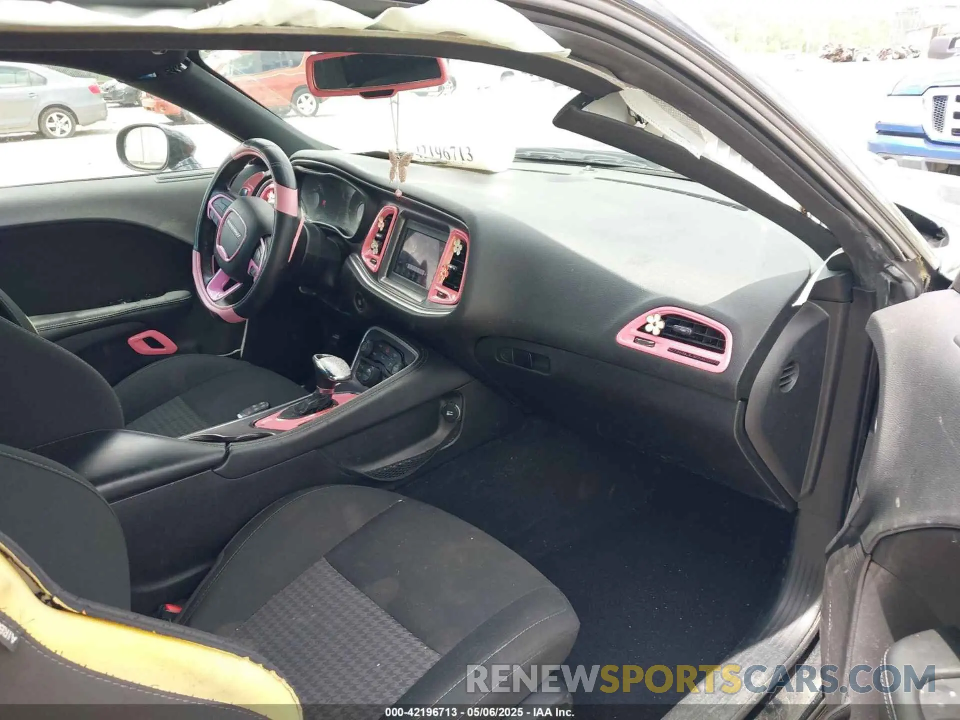 5 Photograph of a damaged car 2C3CDZJG7KH747793 DODGE CHALLENGER 2019