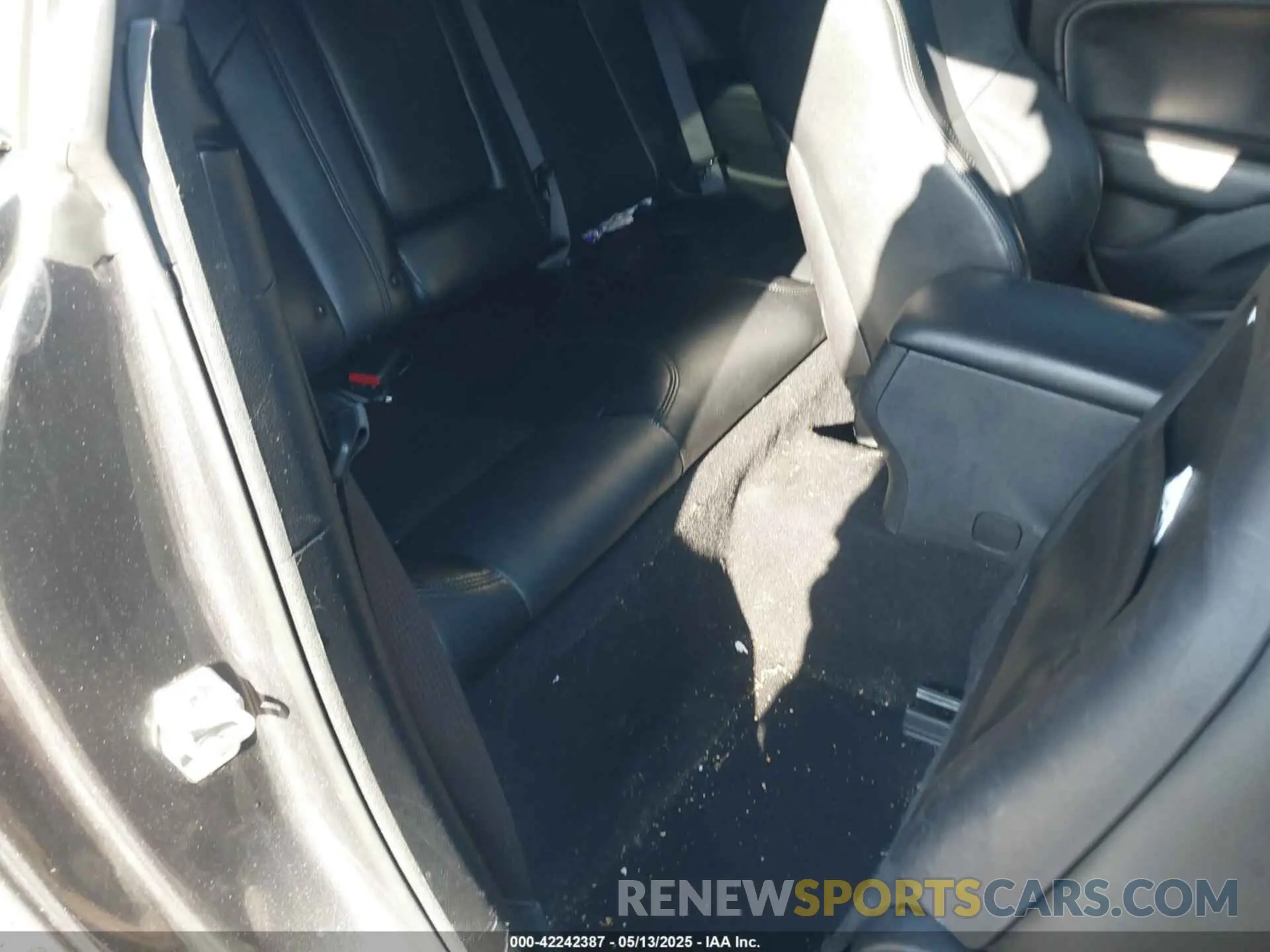 8 Photograph of a damaged car 2C3CDZJG8KH660954 DODGE CHALLENGER 2019