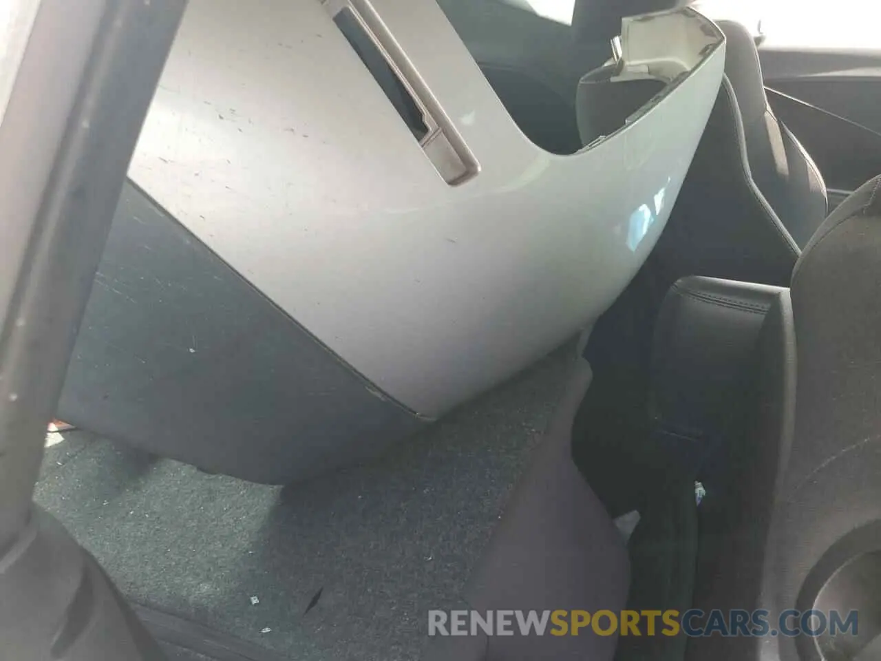 10 Photograph of a damaged car 2C3CDZJGXKH737291 DODGE CHALLENGER 2019