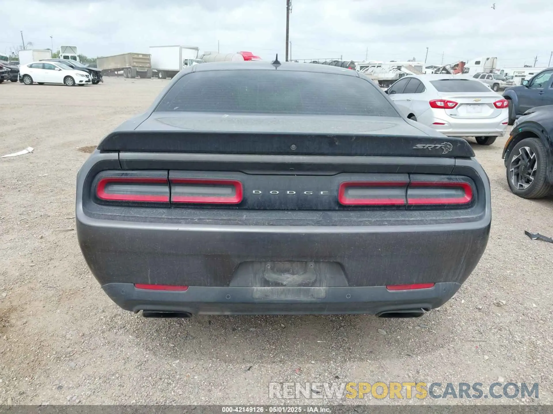 17 Photograph of a damaged car 2C3CDZL95KH695031 DODGE CHALLENGER 2019