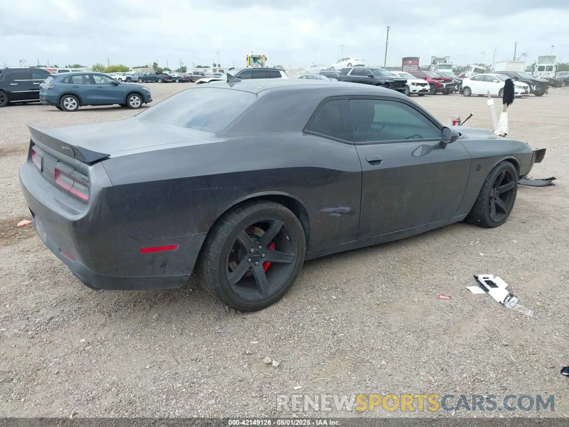 4 Photograph of a damaged car 2C3CDZL95KH695031 DODGE CHALLENGER 2019