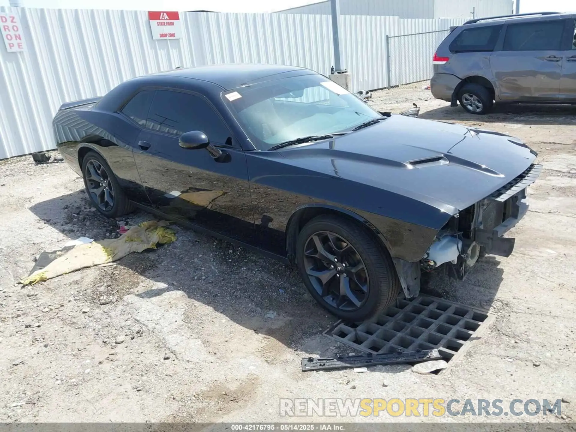 1 Photograph of a damaged car 2C3CDZAG1LH250837 DODGE CHALLENGER 2020