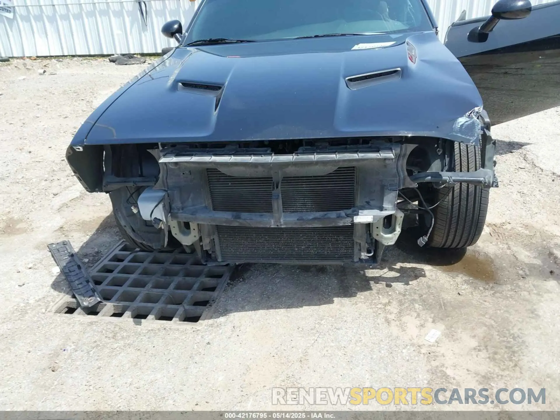 6 Photograph of a damaged car 2C3CDZAG1LH250837 DODGE CHALLENGER 2020