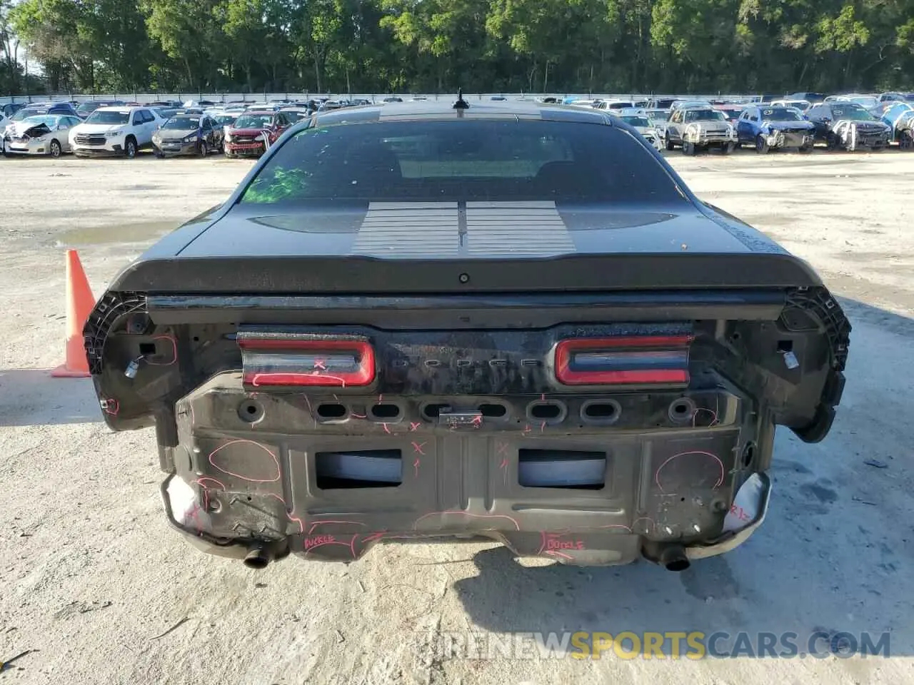 6 Photograph of a damaged car 2C3CDZAG3LH135253 DODGE CHALLENGER 2020