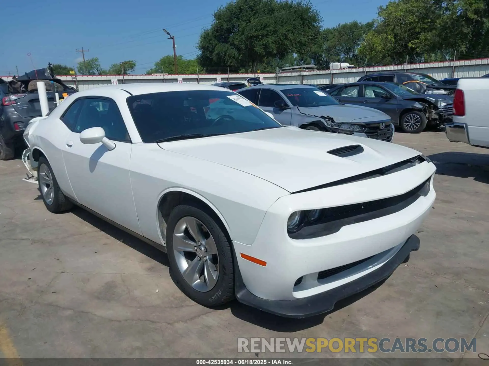 1 Photograph of a damaged car 2C3CDZAG6LH105406 DODGE CHALLENGER 2020