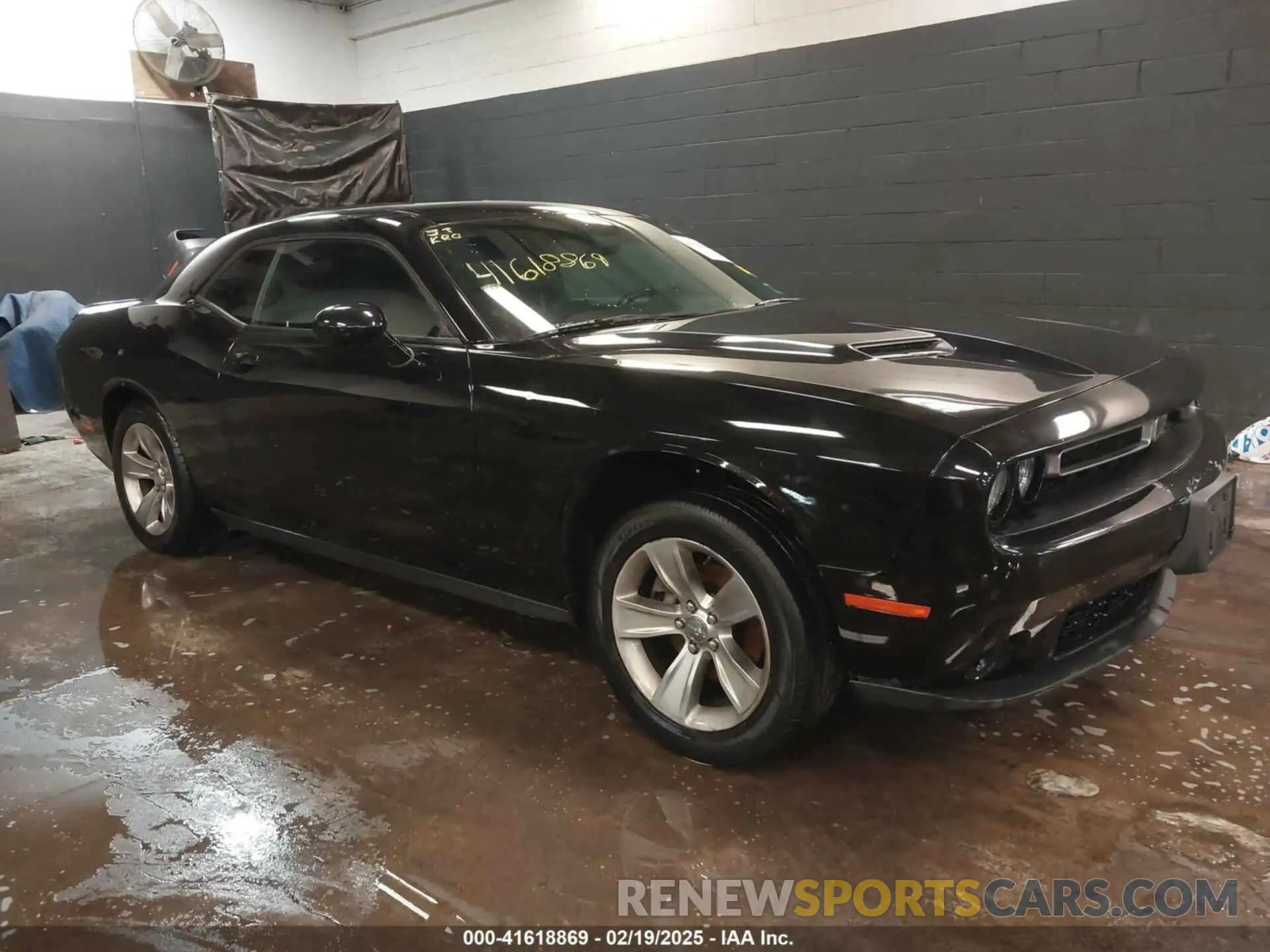 1 Photograph of a damaged car 2C3CDZAGXLH105554 DODGE CHALLENGER 2020