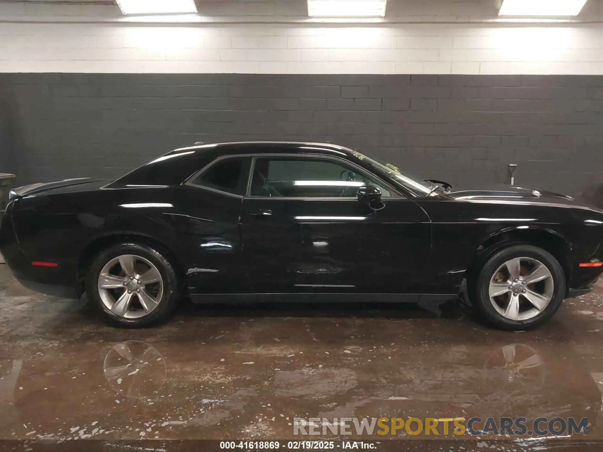 13 Photograph of a damaged car 2C3CDZAGXLH105554 DODGE CHALLENGER 2020