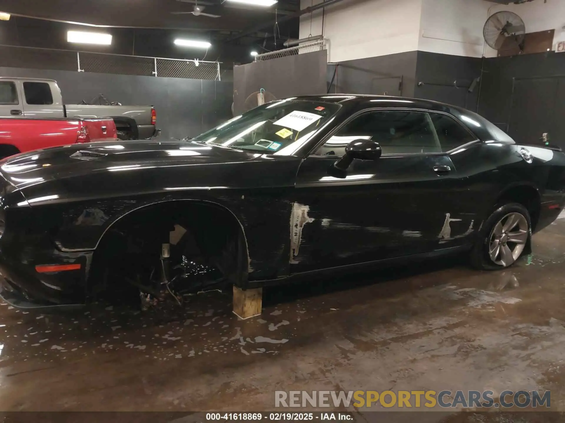 6 Photograph of a damaged car 2C3CDZAGXLH105554 DODGE CHALLENGER 2020