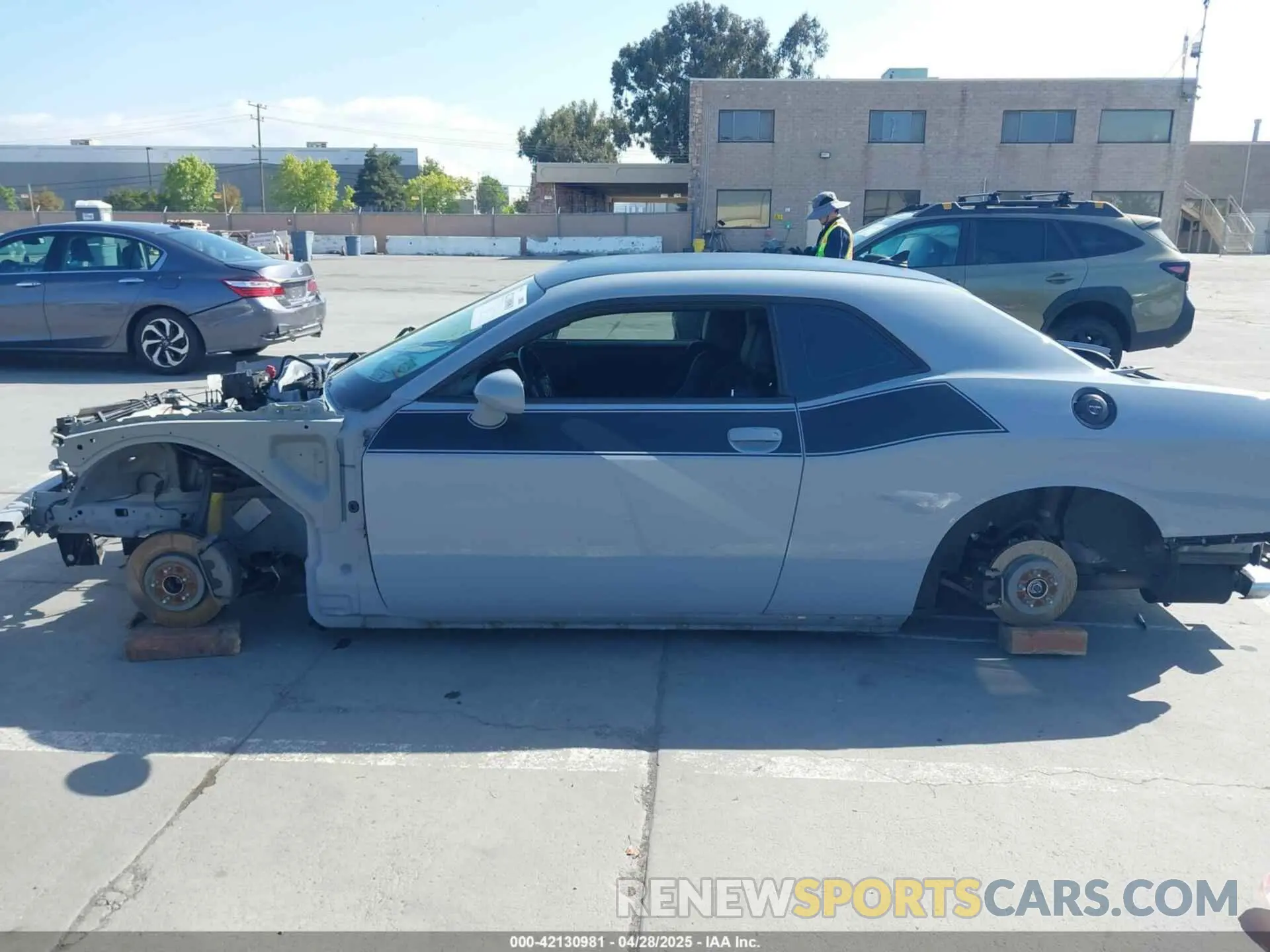 14 Photograph of a damaged car 2C3CDZBT2LH230933 DODGE CHALLENGER 2020