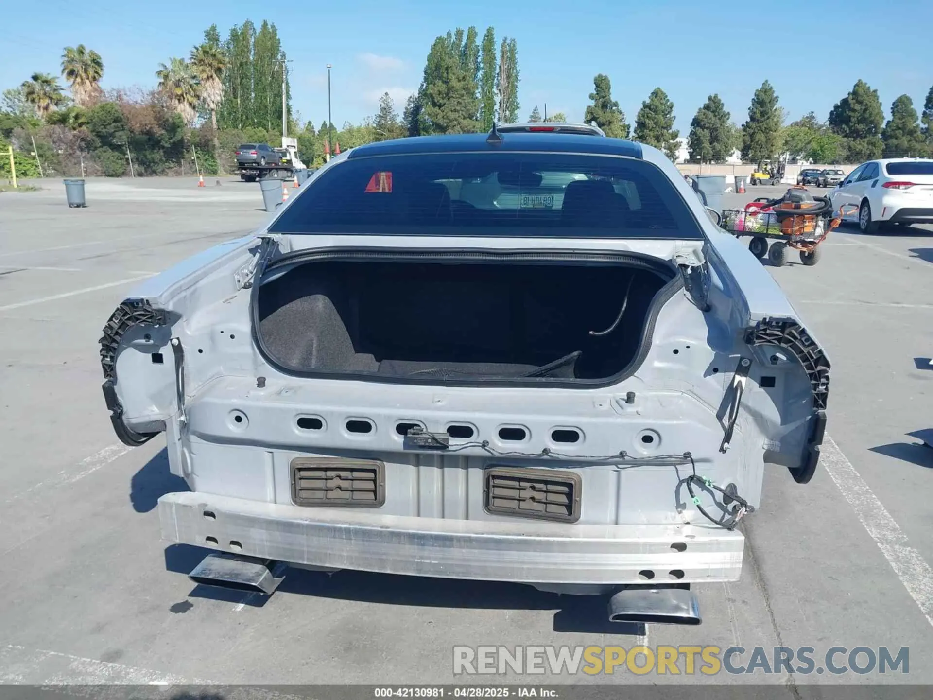 16 Photograph of a damaged car 2C3CDZBT2LH230933 DODGE CHALLENGER 2020