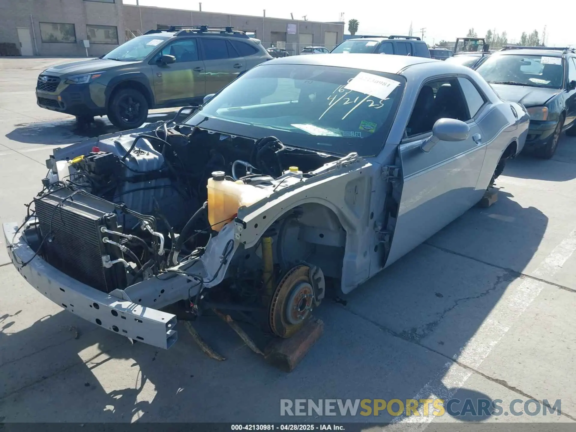 6 Photograph of a damaged car 2C3CDZBT2LH230933 DODGE CHALLENGER 2020