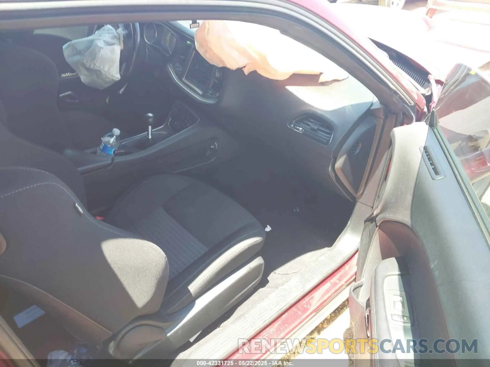 5 Photograph of a damaged car 2C3CDZBT3LH119050 DODGE CHALLENGER 2020