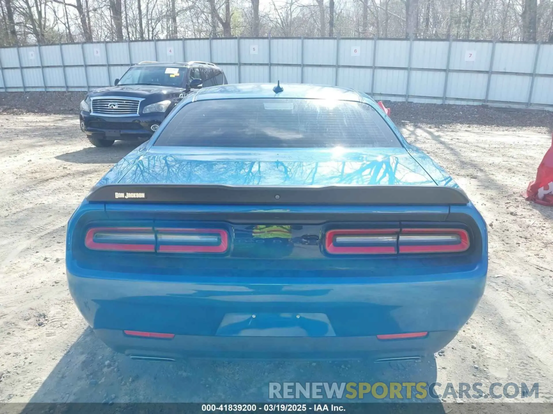 17 Photograph of a damaged car 2C3CDZBT3LH182889 DODGE CHALLENGER 2020