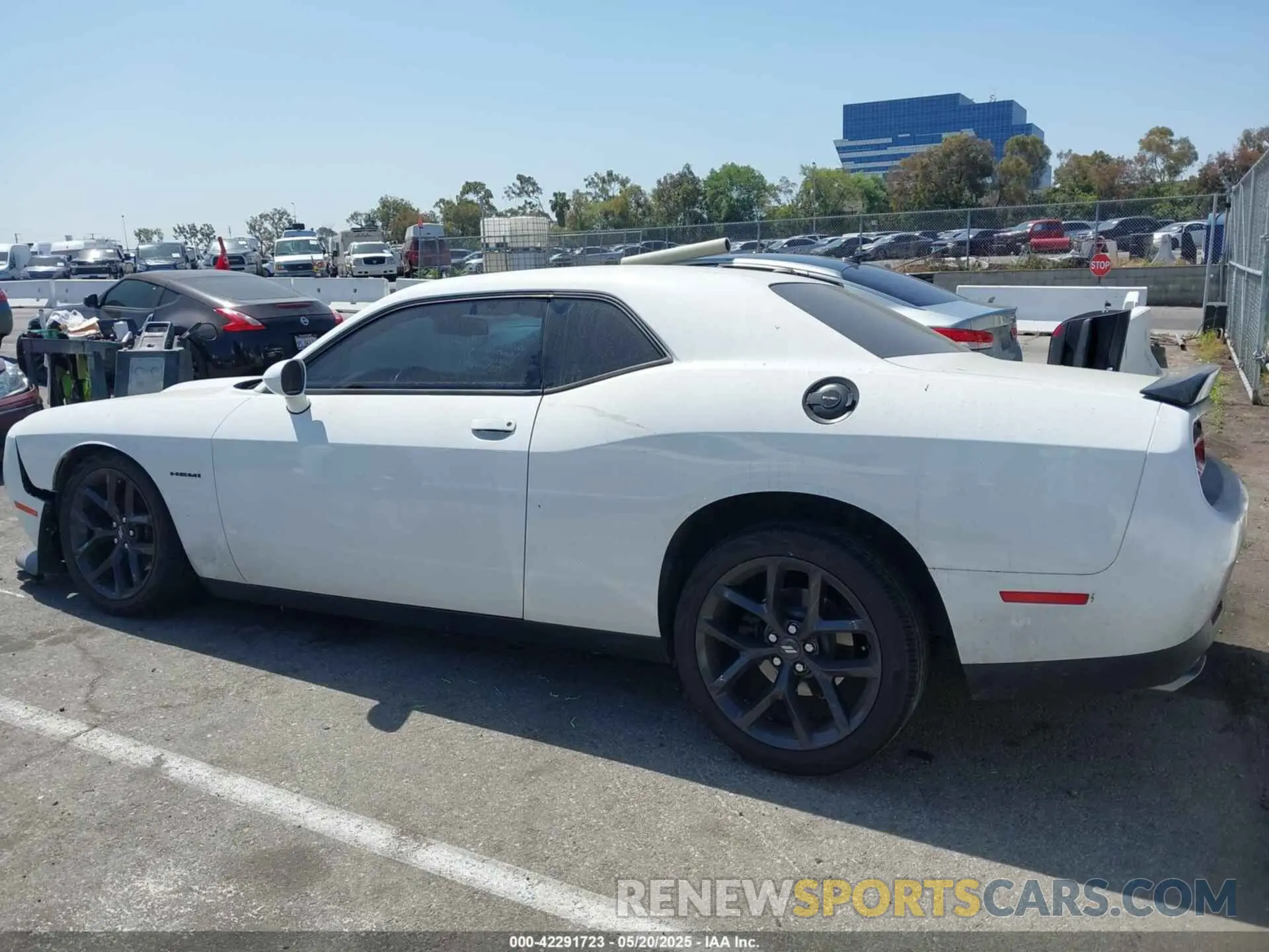 14 Photograph of a damaged car 2C3CDZBT3LH225787 DODGE CHALLENGER 2020